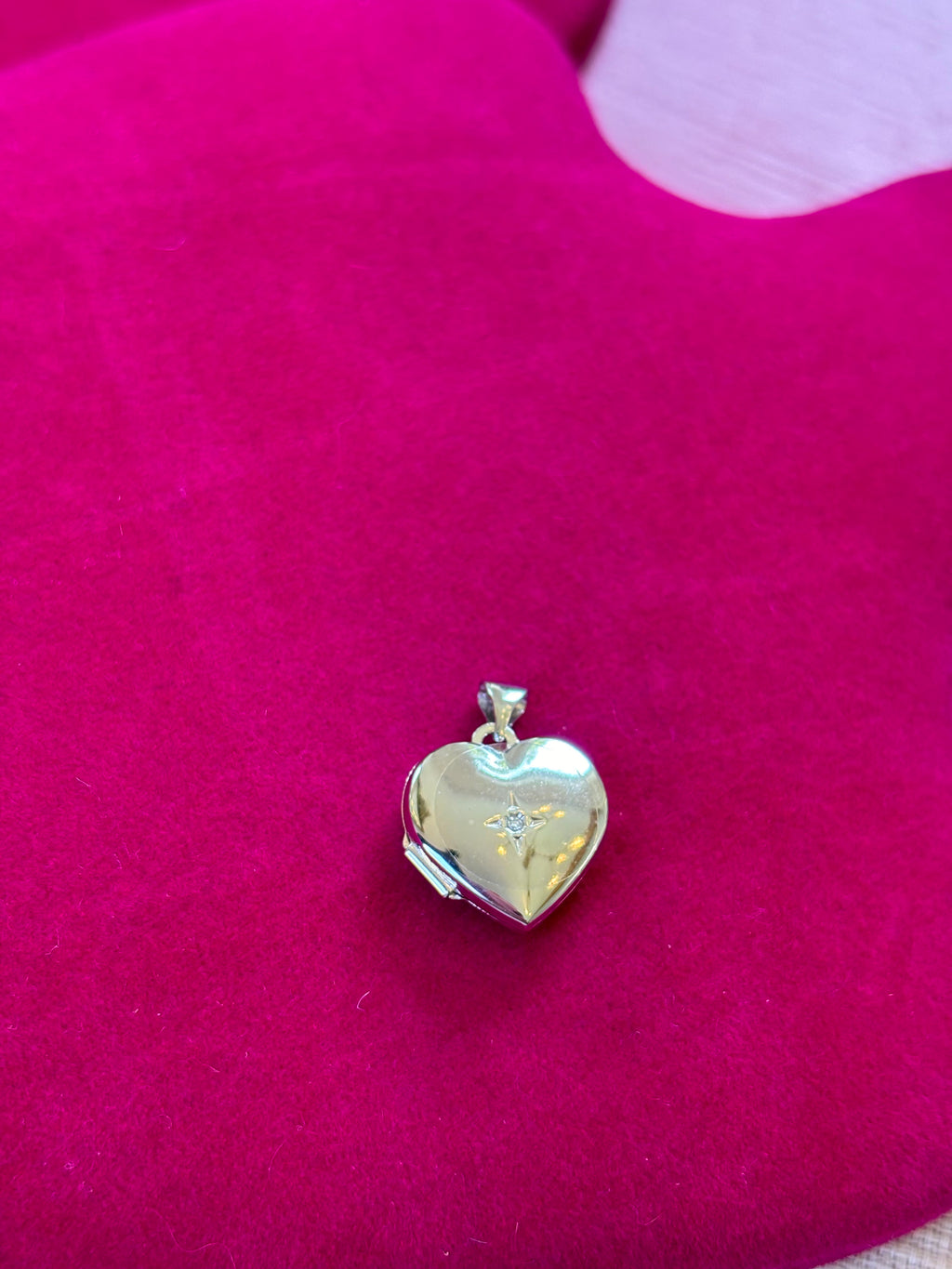 Sterling Silver Rhodium-plated Diamond 21 Dangle 15mm Heart Locket