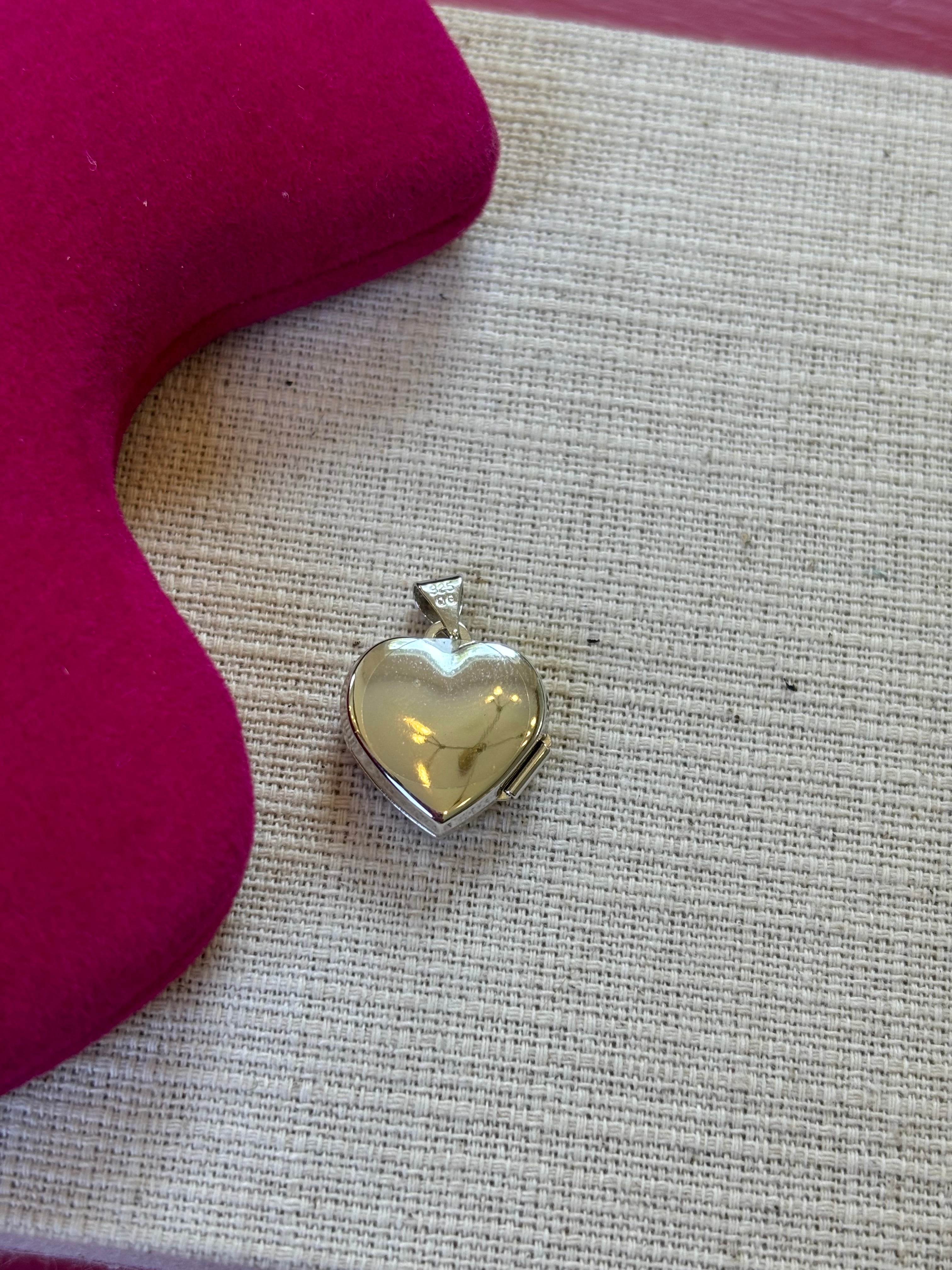 Sterling Silver Rhodium-plated Diamond 21 Dangle 15mm Heart Locket