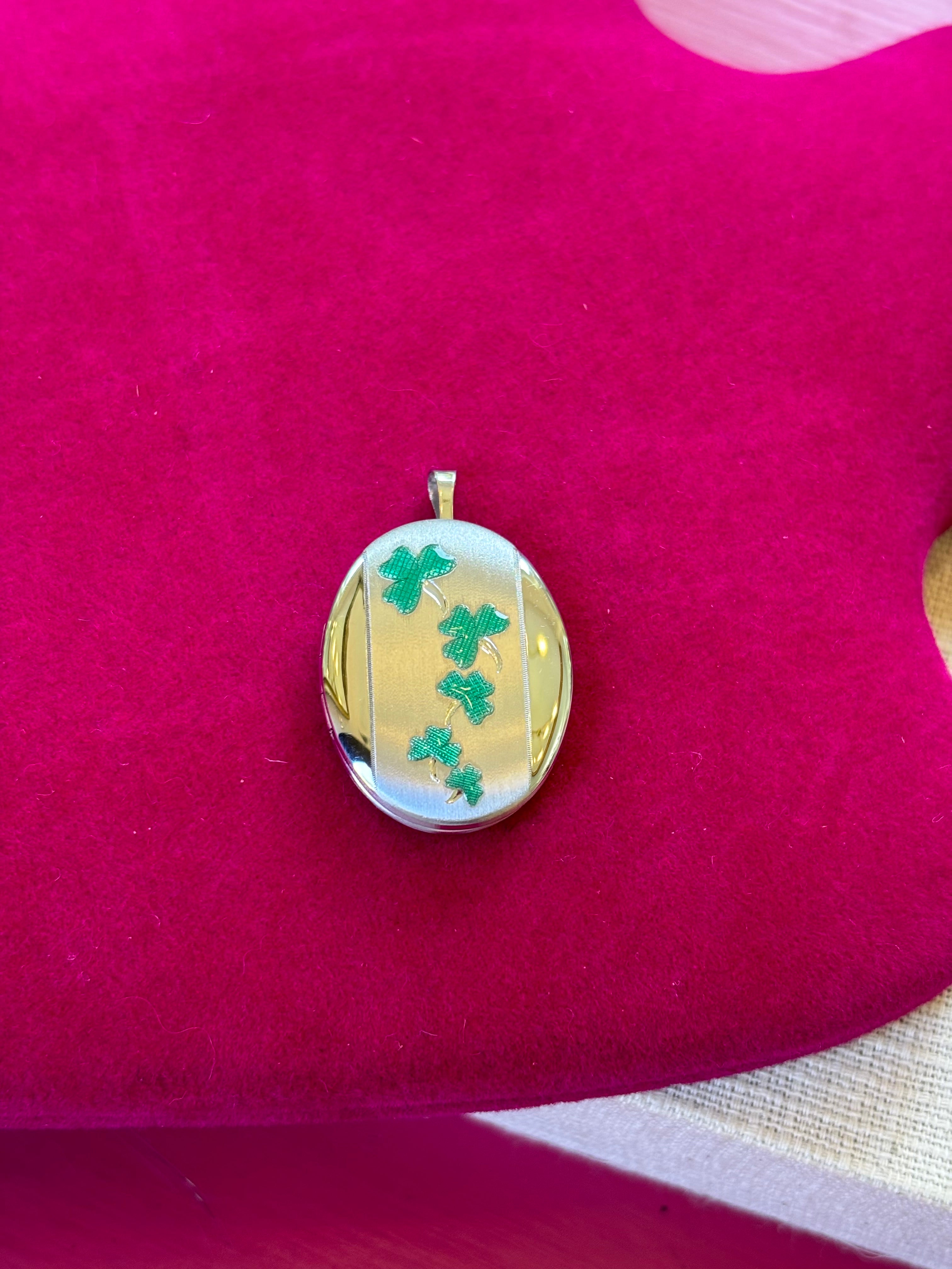 Sterling Silver Rhodium-plated Satin Enameled Clovers Oval Locket