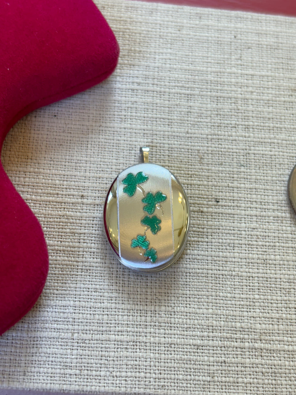Sterling Silver Rhodium-plated Satin Enameled Clovers Oval Locket