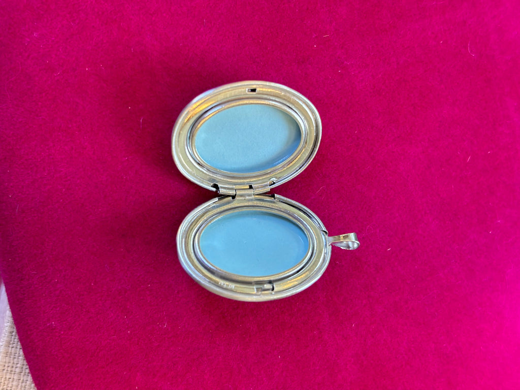 Sterling Silver Rhodium-plated Satin Enameled Clovers Oval Locket