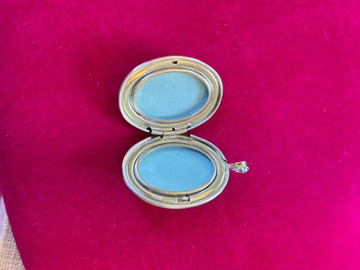Sterling Silver Rhodium-plated Satin Enameled Clovers Oval Locket