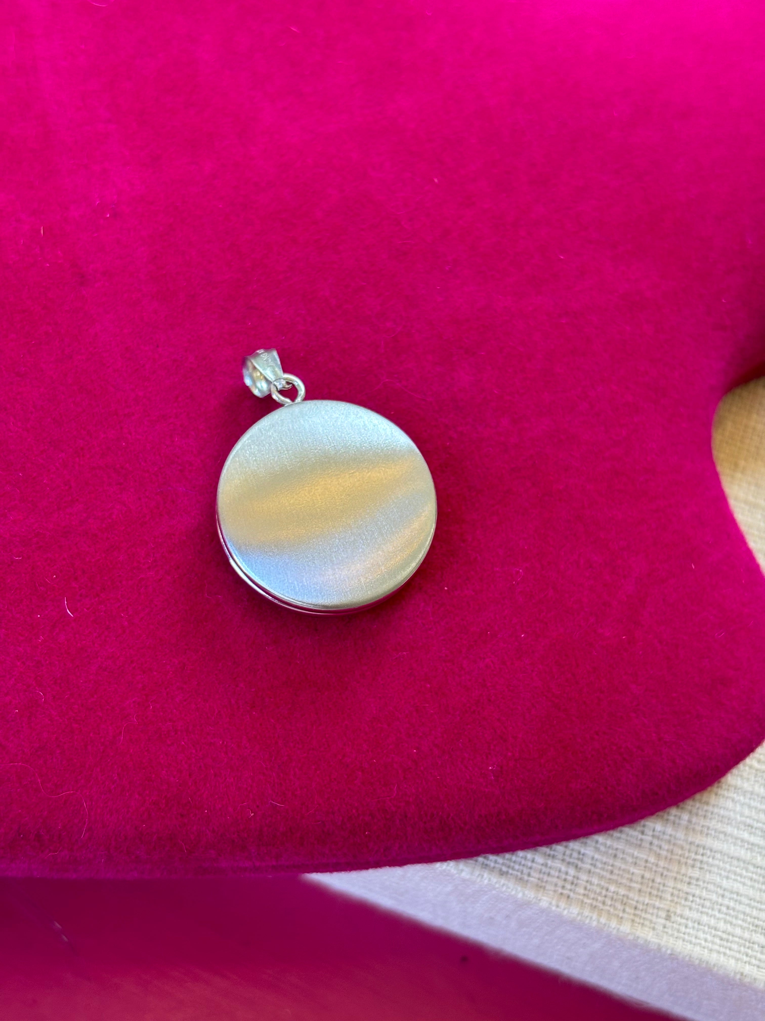 Sterling Silver 20mm Diamond Textured/Polished Footprints Round Locket
