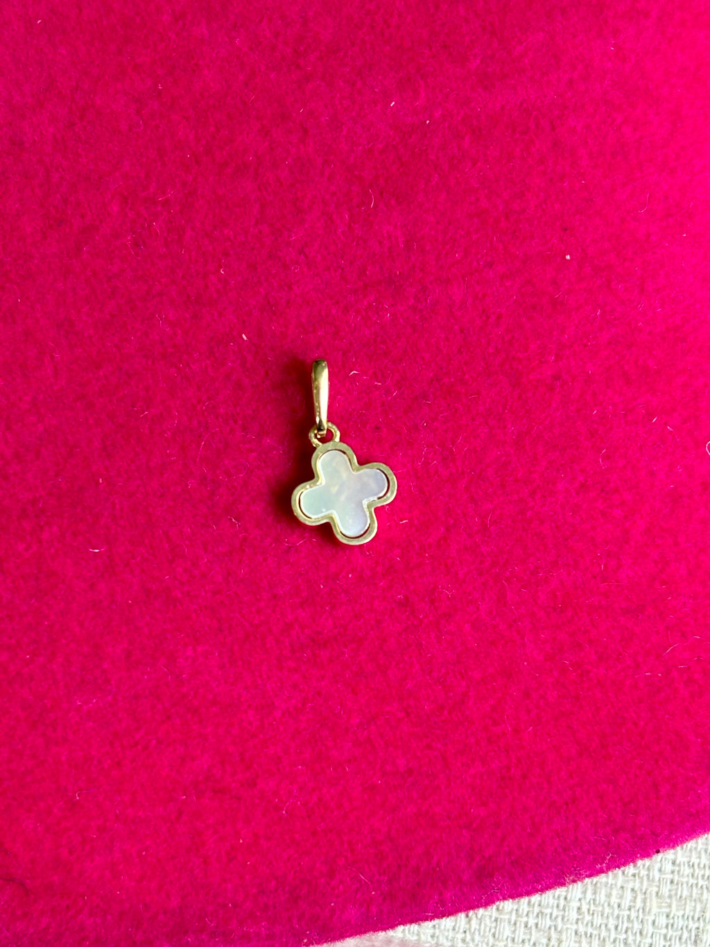 10K Polished Mother of Pearl Clover Pendant
