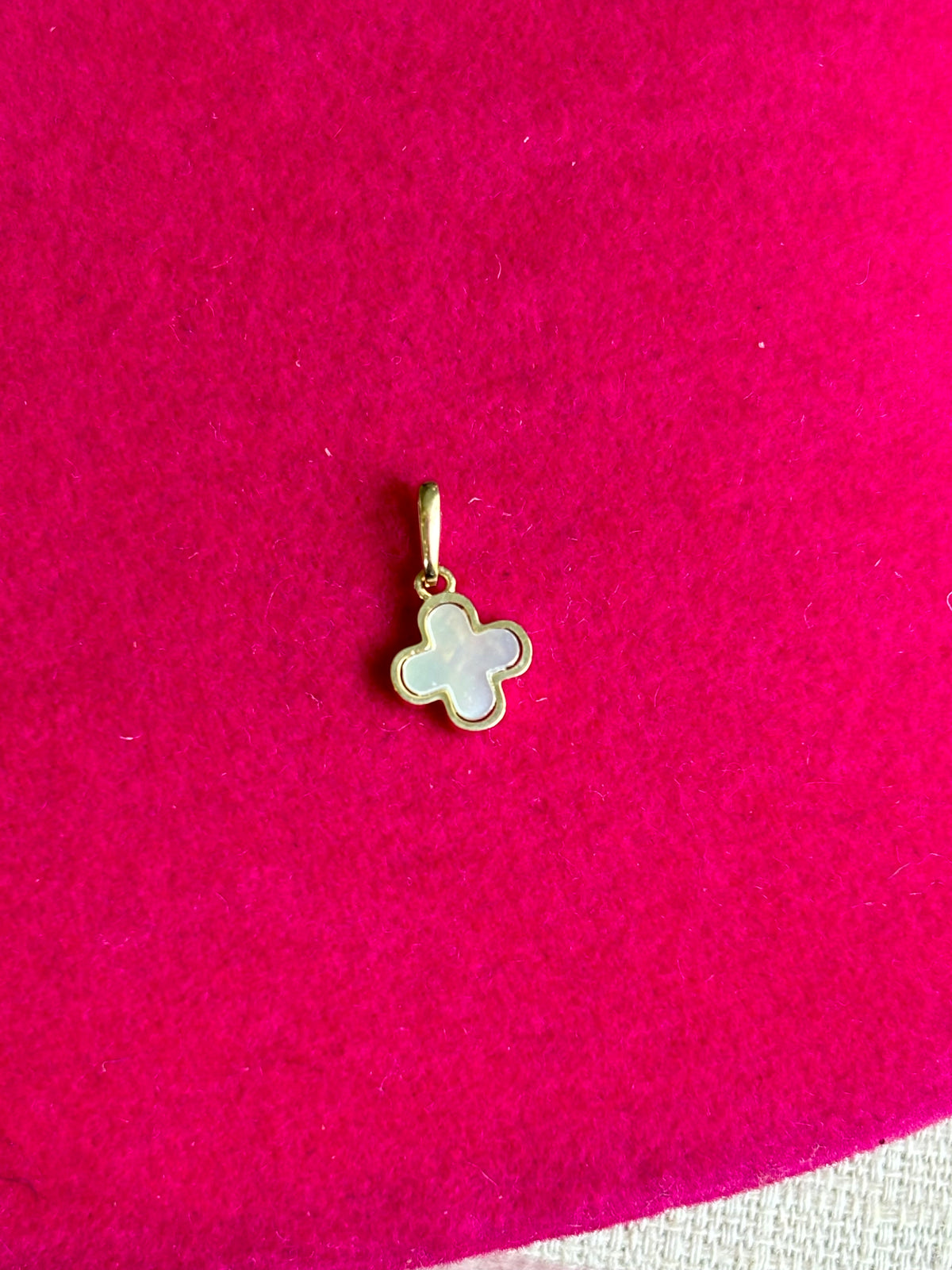10K Polished Mother of Pearl Clover Pendant