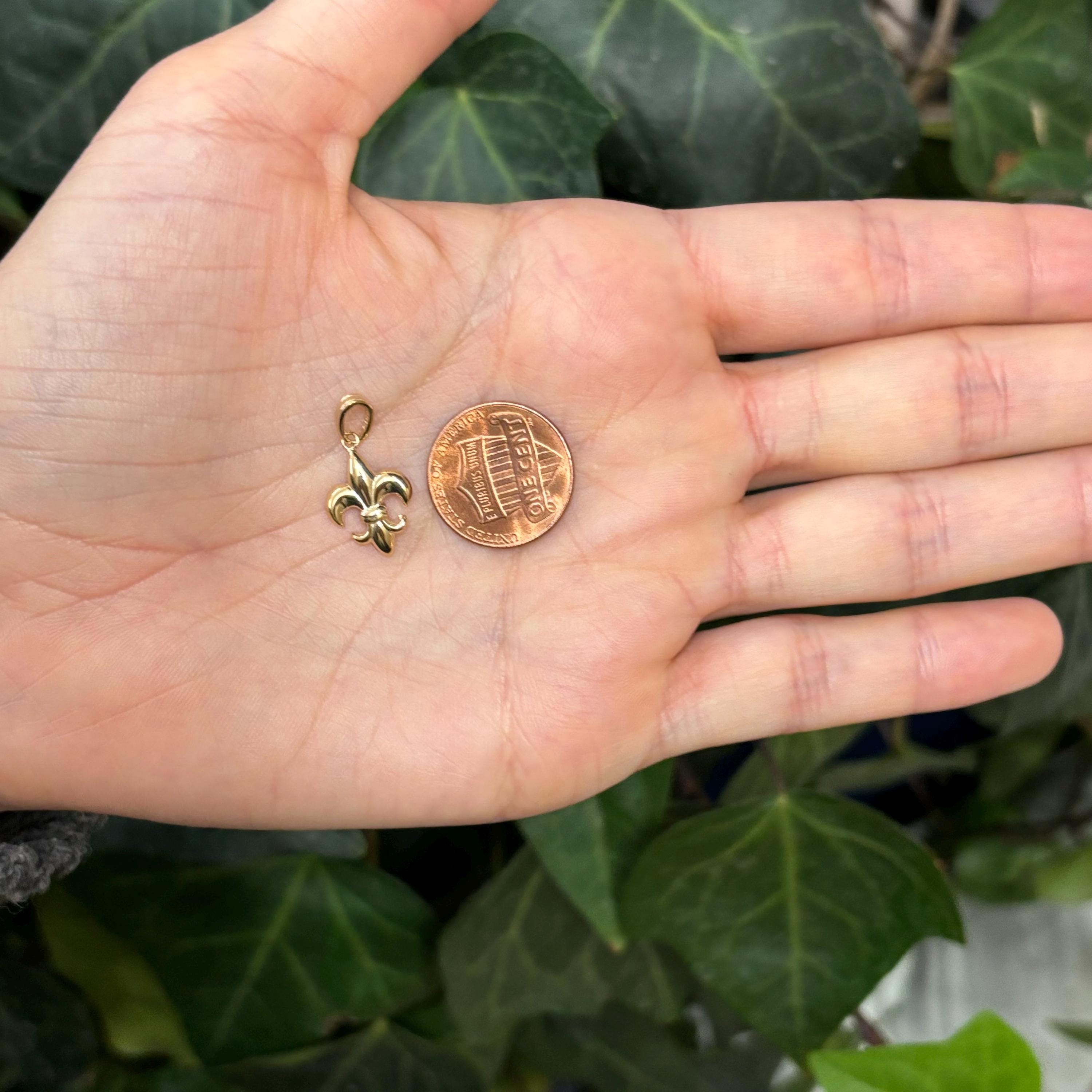 14K Yellow Gold Fleur de Lis Detailed Charm Pendant