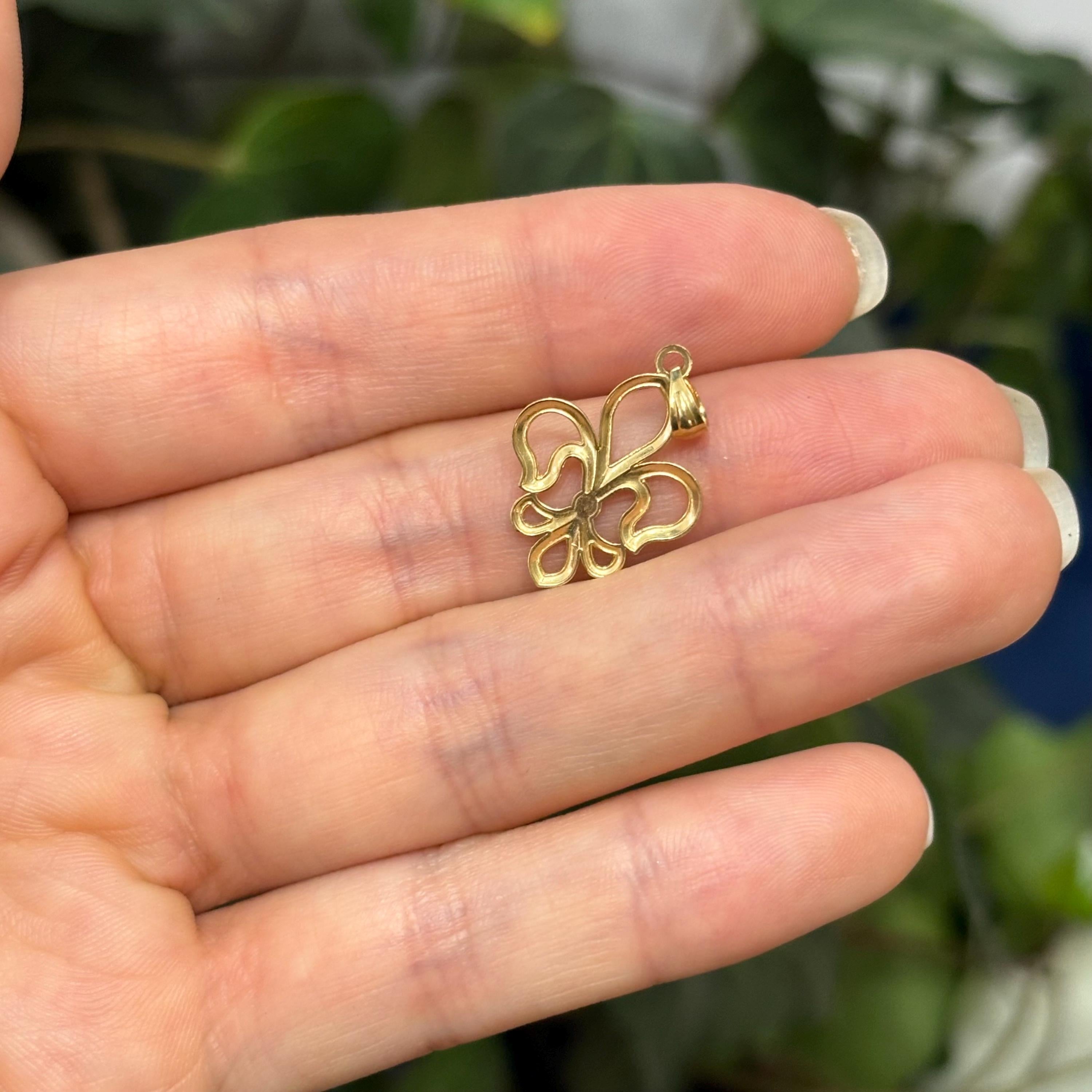 14K Yellow Gold Fleur de Lis Detailed Charm Pendant