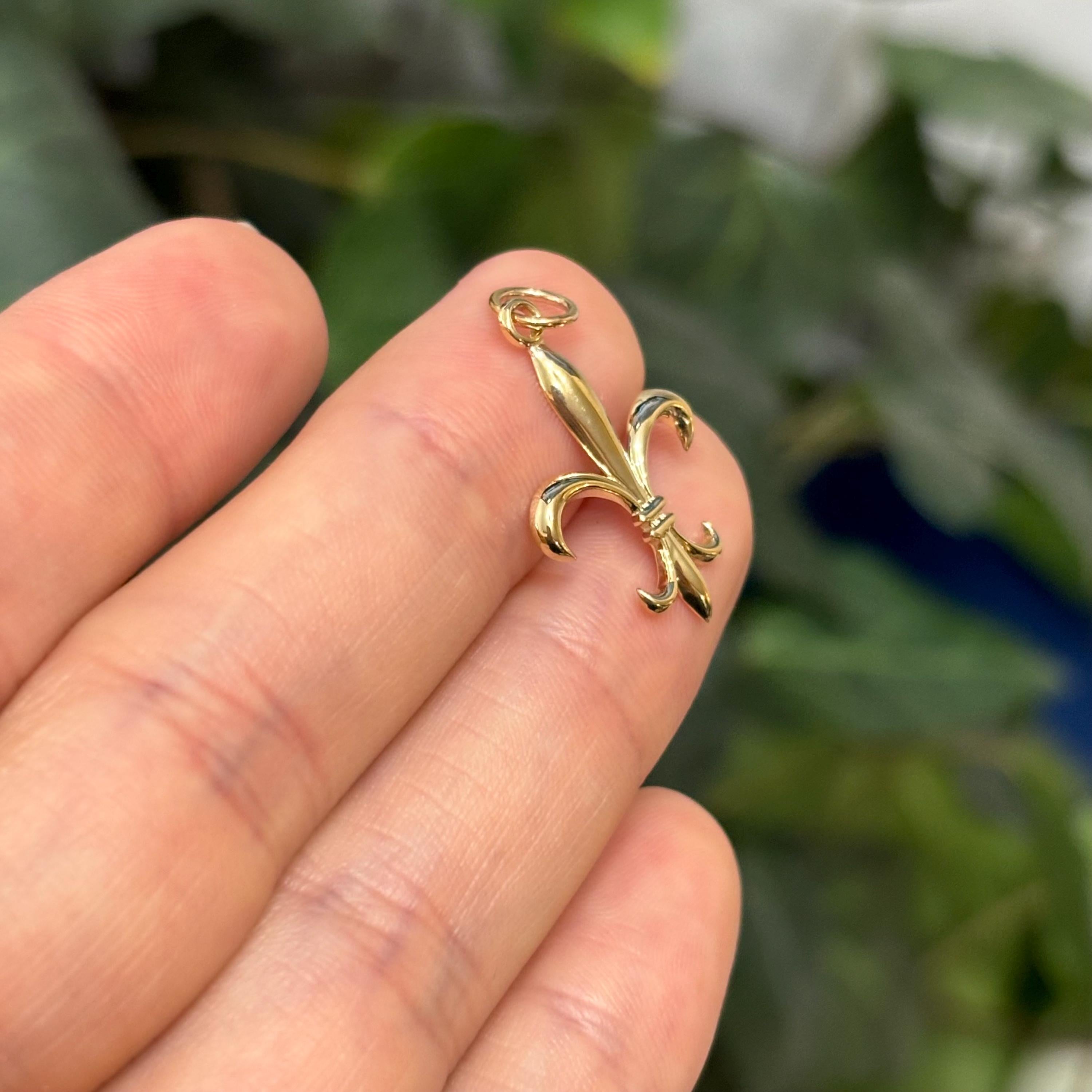 10k Yellow Gold Fleur de Lis Detailed Charm Pendant