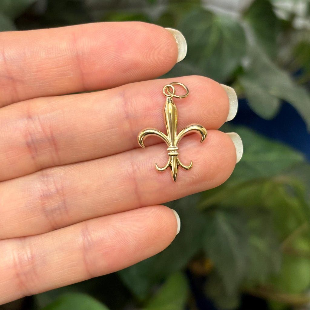 10k Yellow Gold Fleur de Lis Detailed Charm Pendant