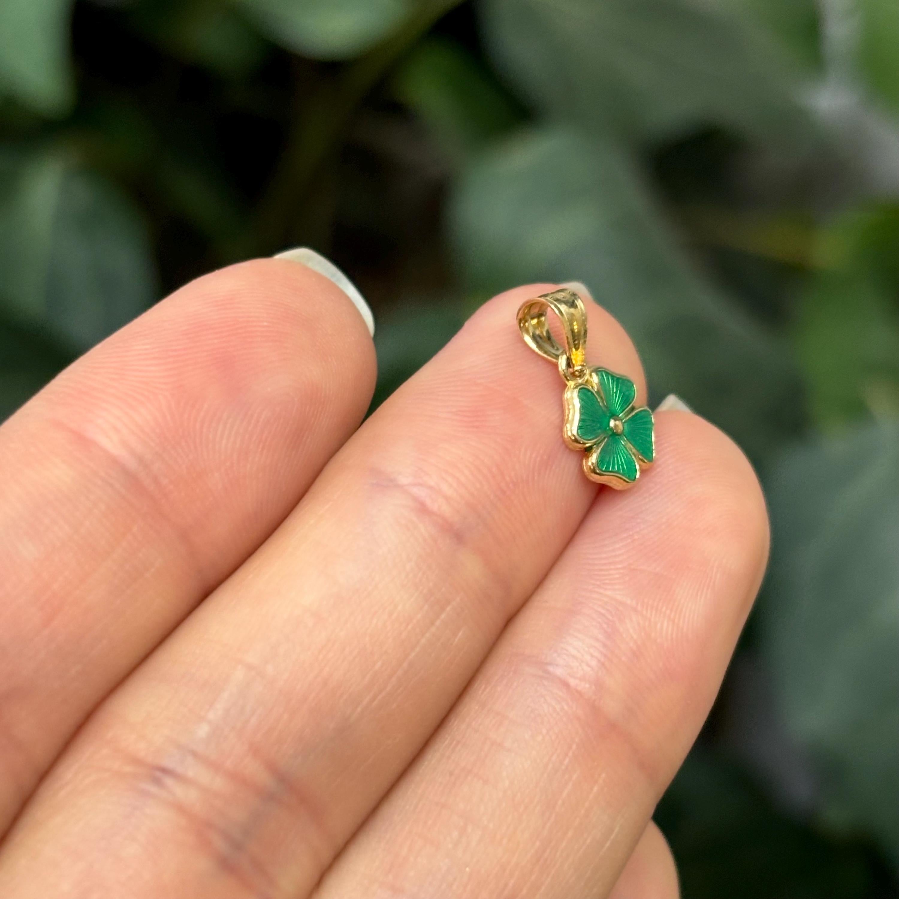 14K Yellow Gold Irish 4 Leaf Clover Design Detailed Charm Pendant Green Enamel