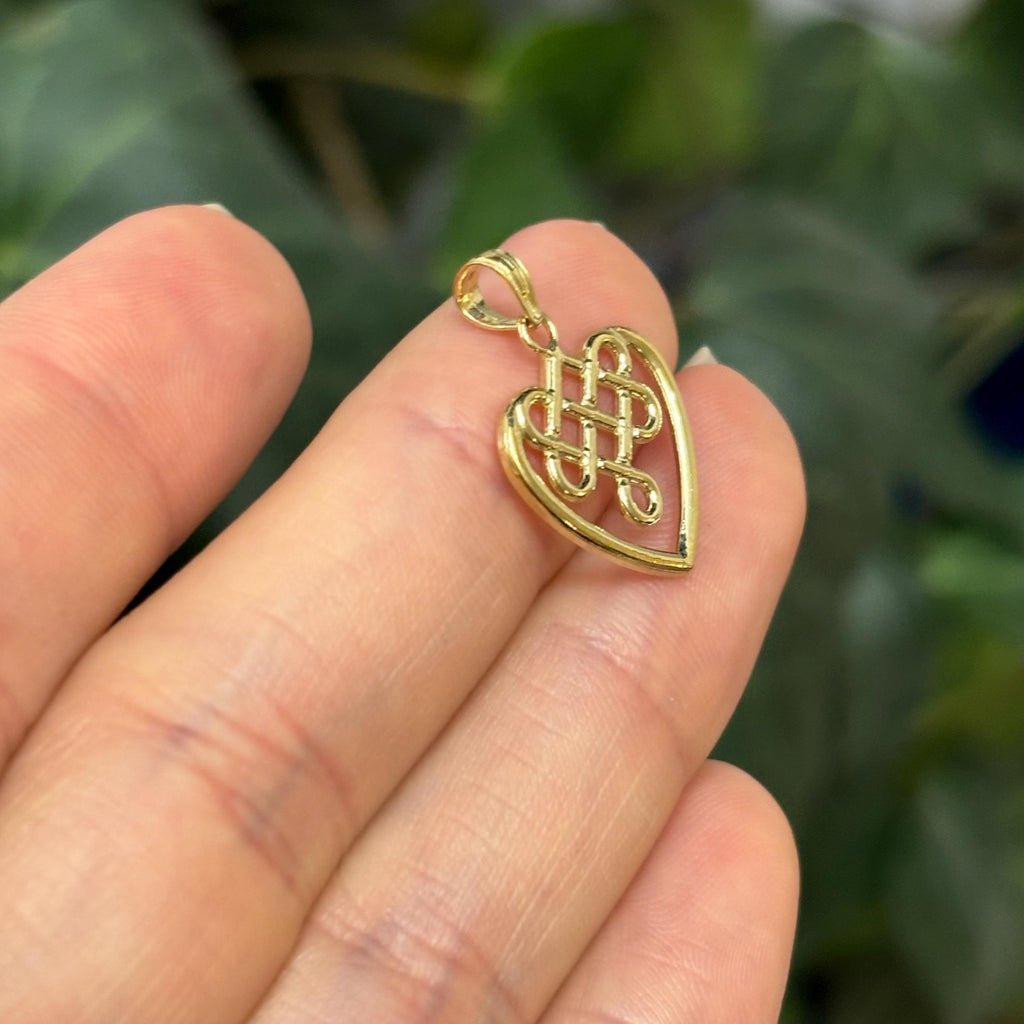 10K Yellow Gold Irish Celtic Trinity Heart Filigree Design Detailed Charm Pendant