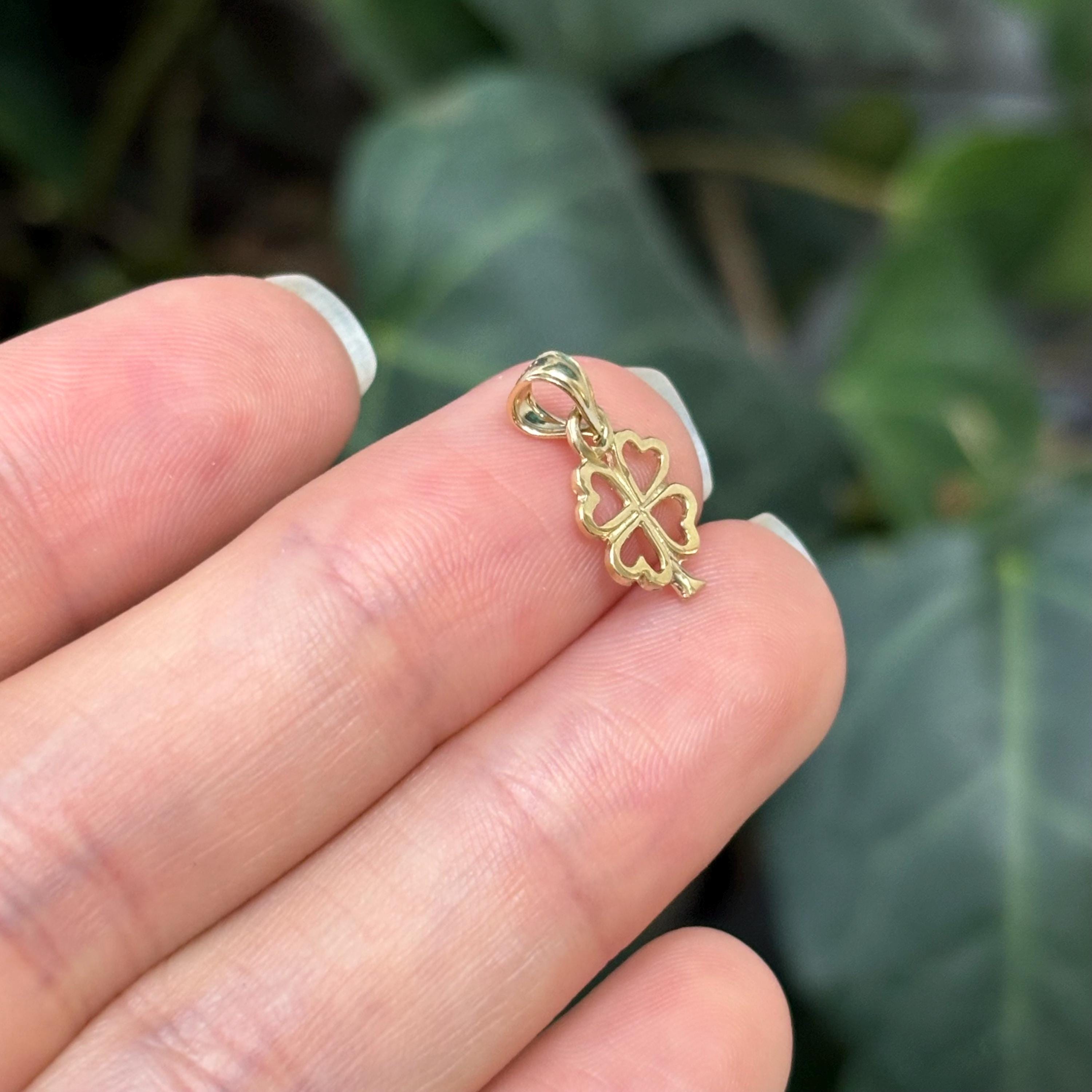 10K Yellow Gold Irish 4 Leaf Clover Shamrock Heart Design Detailed Charm Pendant