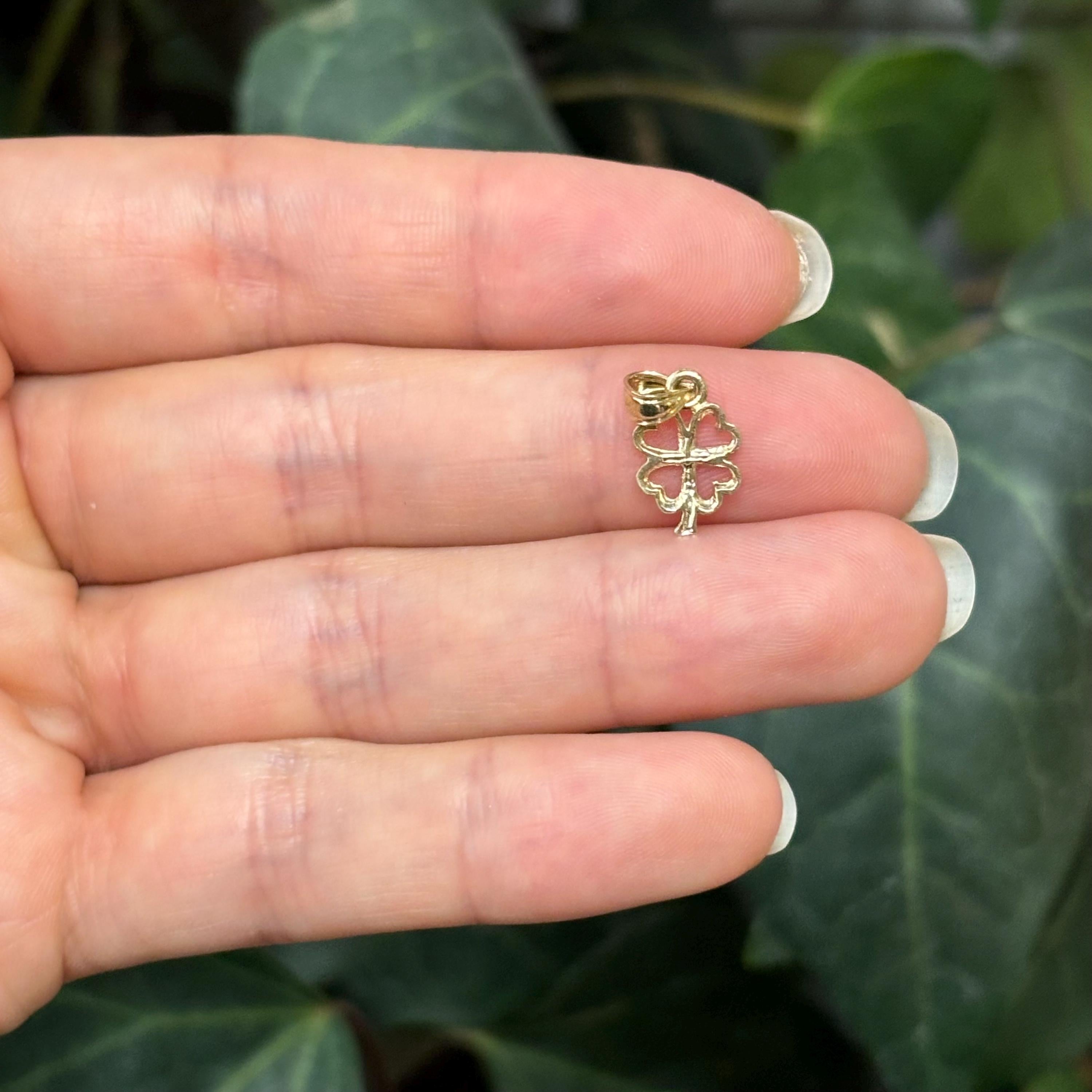 10K Yellow Gold Irish 4 Leaf Clover Shamrock Heart Design Detailed Charm Pendant