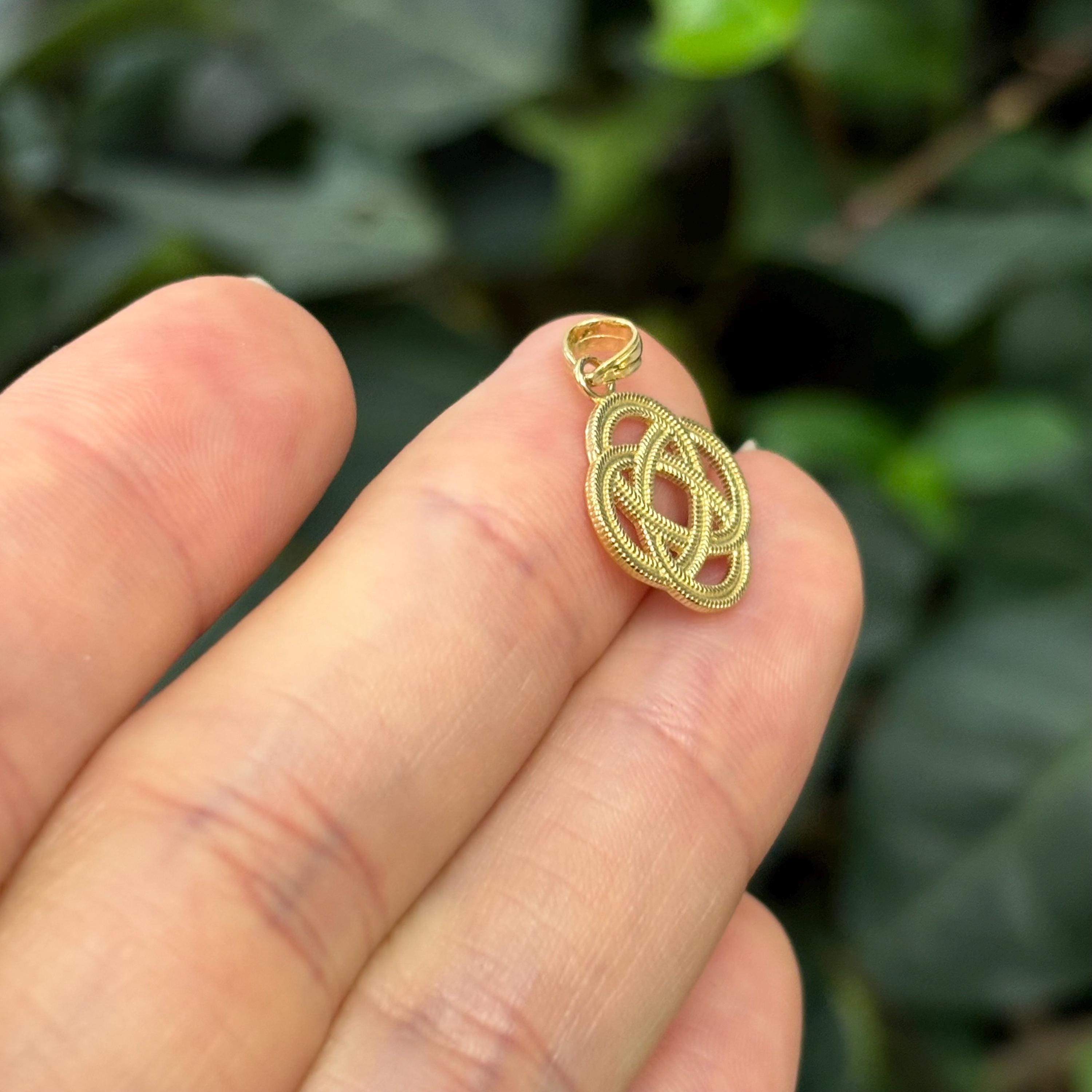 10K Yellow Gold Irish Celtic Trinity Textured Knot Detailed Charm Pendant