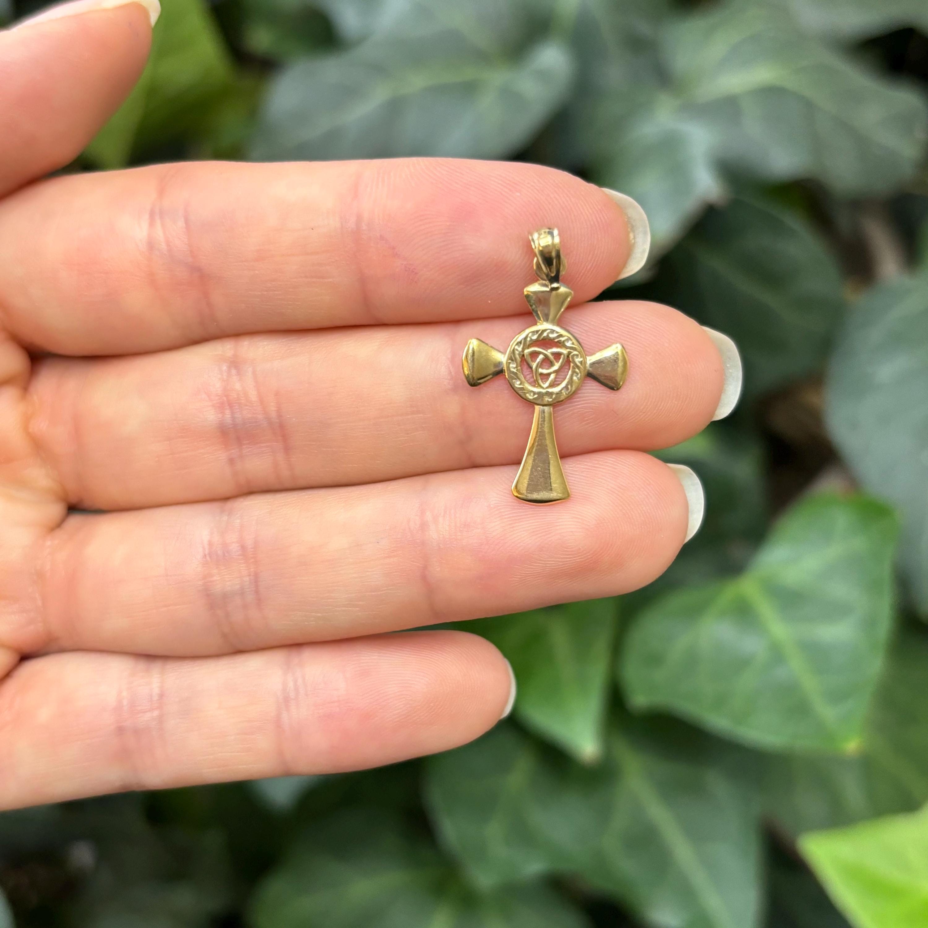14k Gold Celtic Trinity Circle Cross Pendant