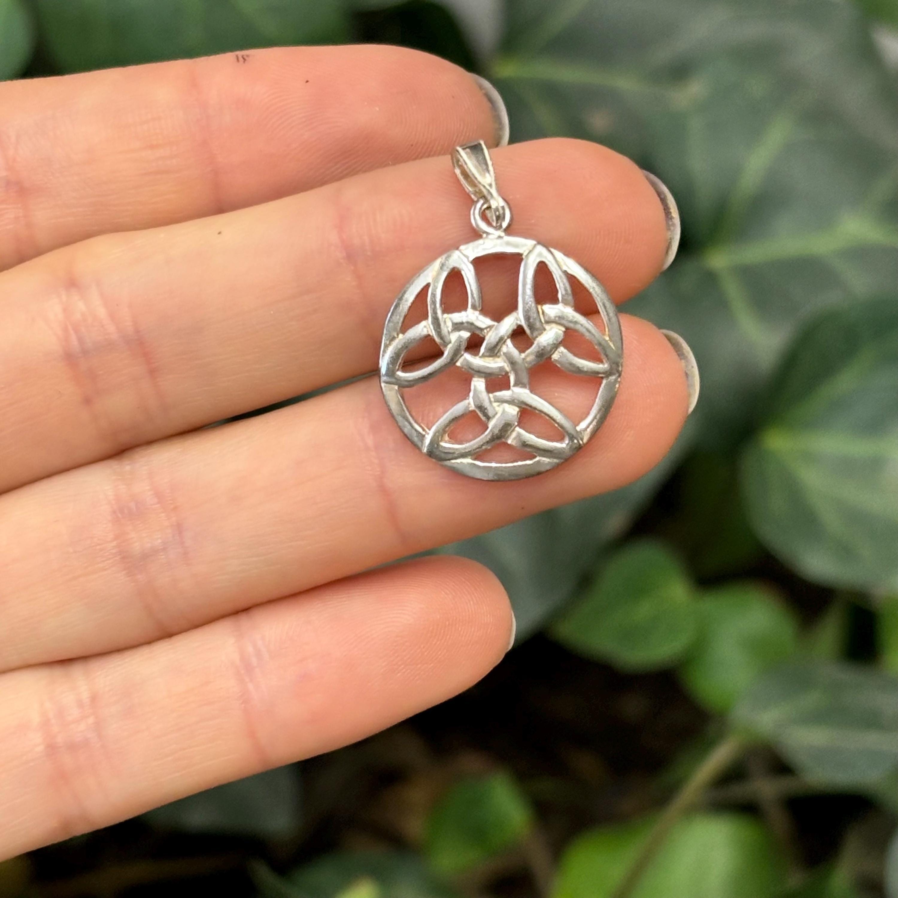 Sterling Silver Celtic Trinity Knot Circle Charm Pendant 20mm