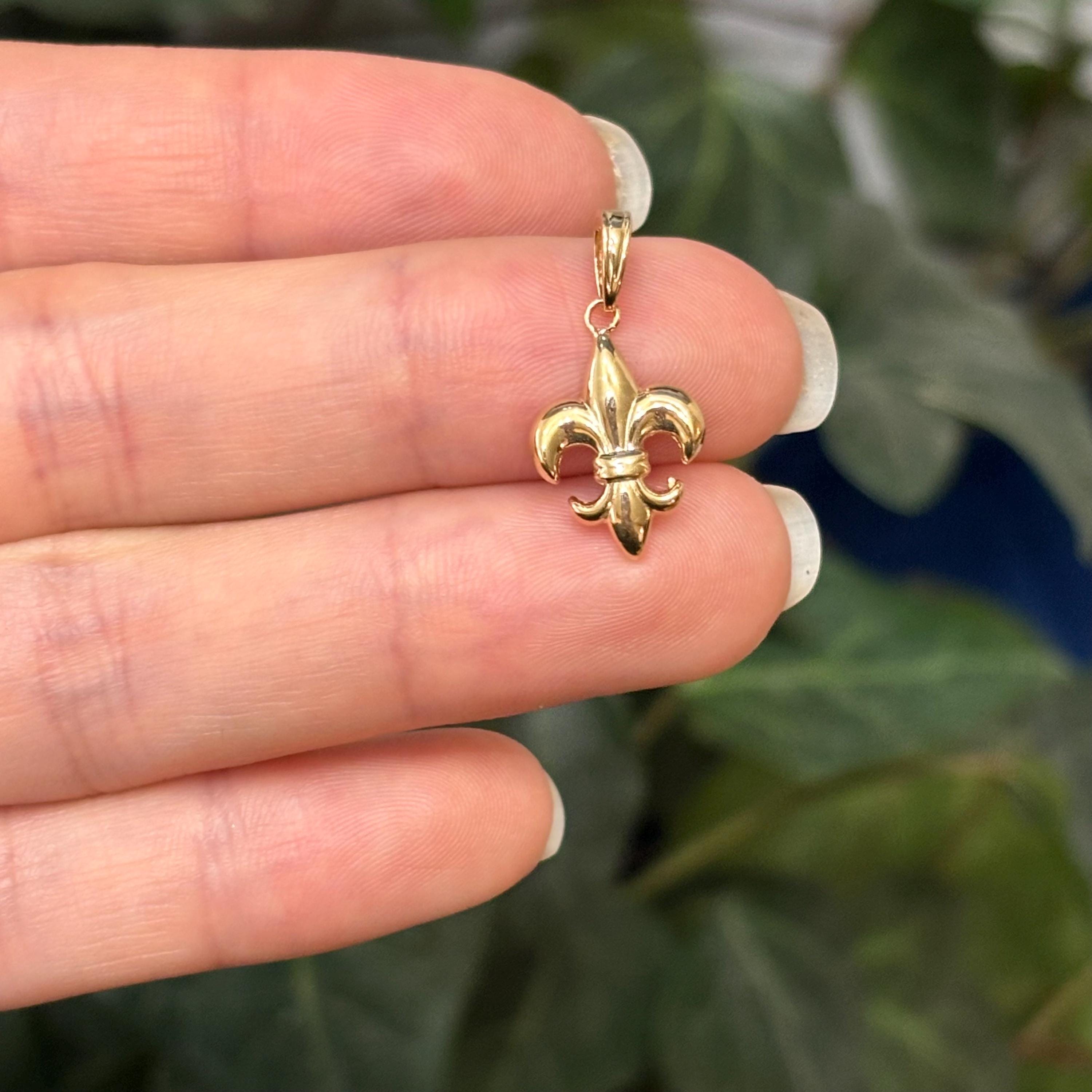 14K Yellow Gold Fleur de Lis Detailed Charm Pendant