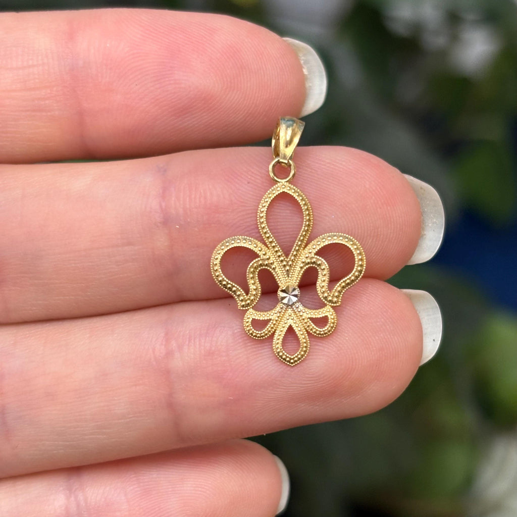 14K Yellow Gold Fleur de Lis Detailed Charm Pendant