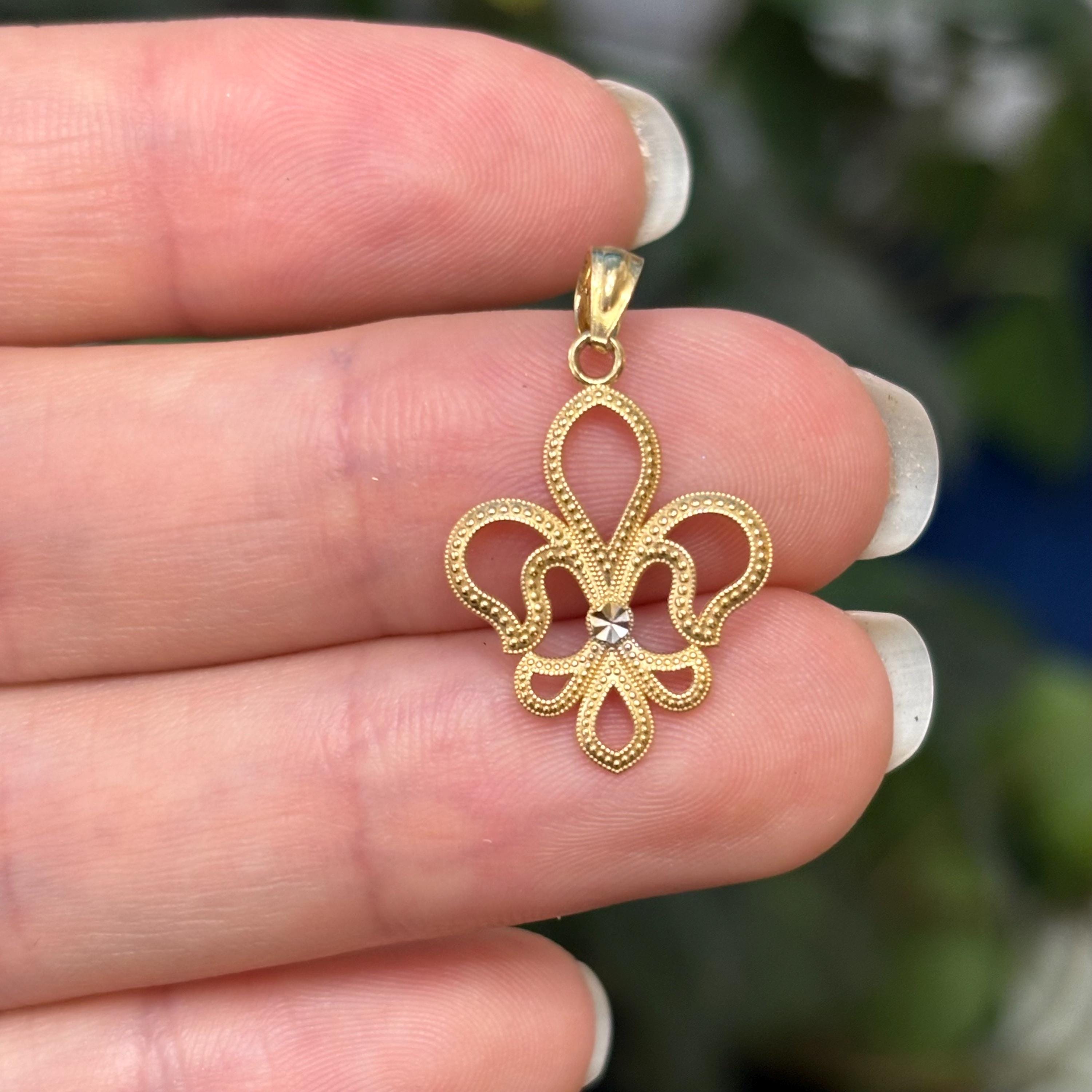 14K Yellow Gold Fleur de Lis Detailed Charm Pendant