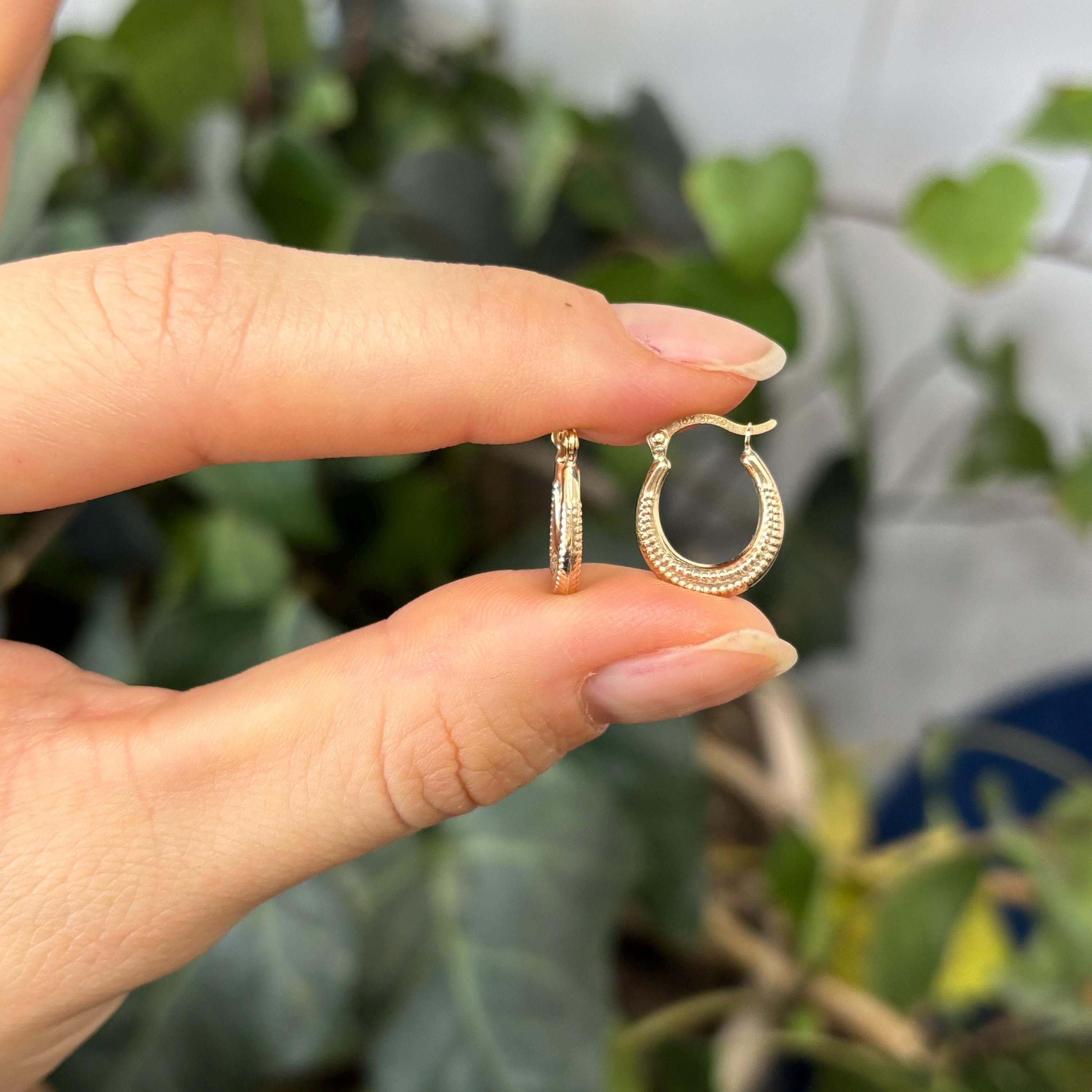 10k Gold Scalloped Round Mini Hoop Earrings