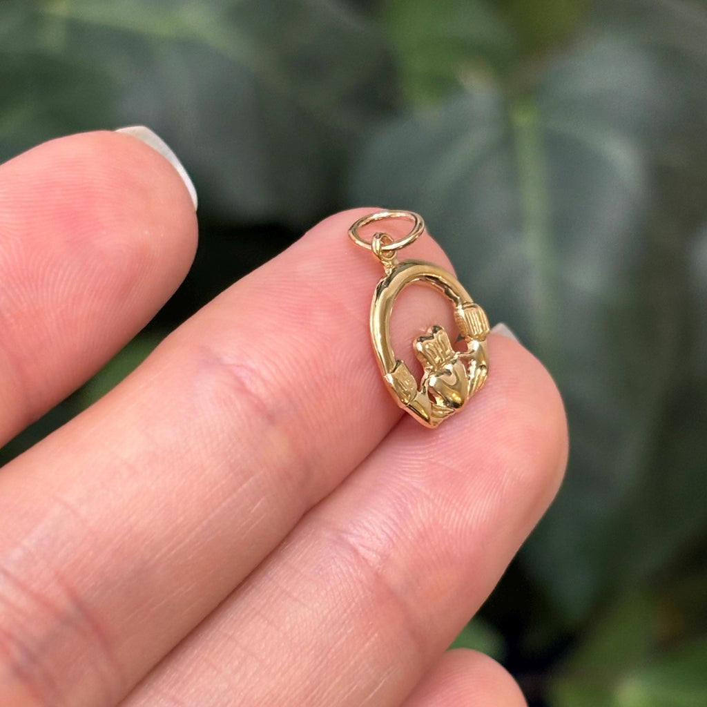 14K Yellow Gold Irish Claddagh Heart Circle Design Detailed Charm Pendant