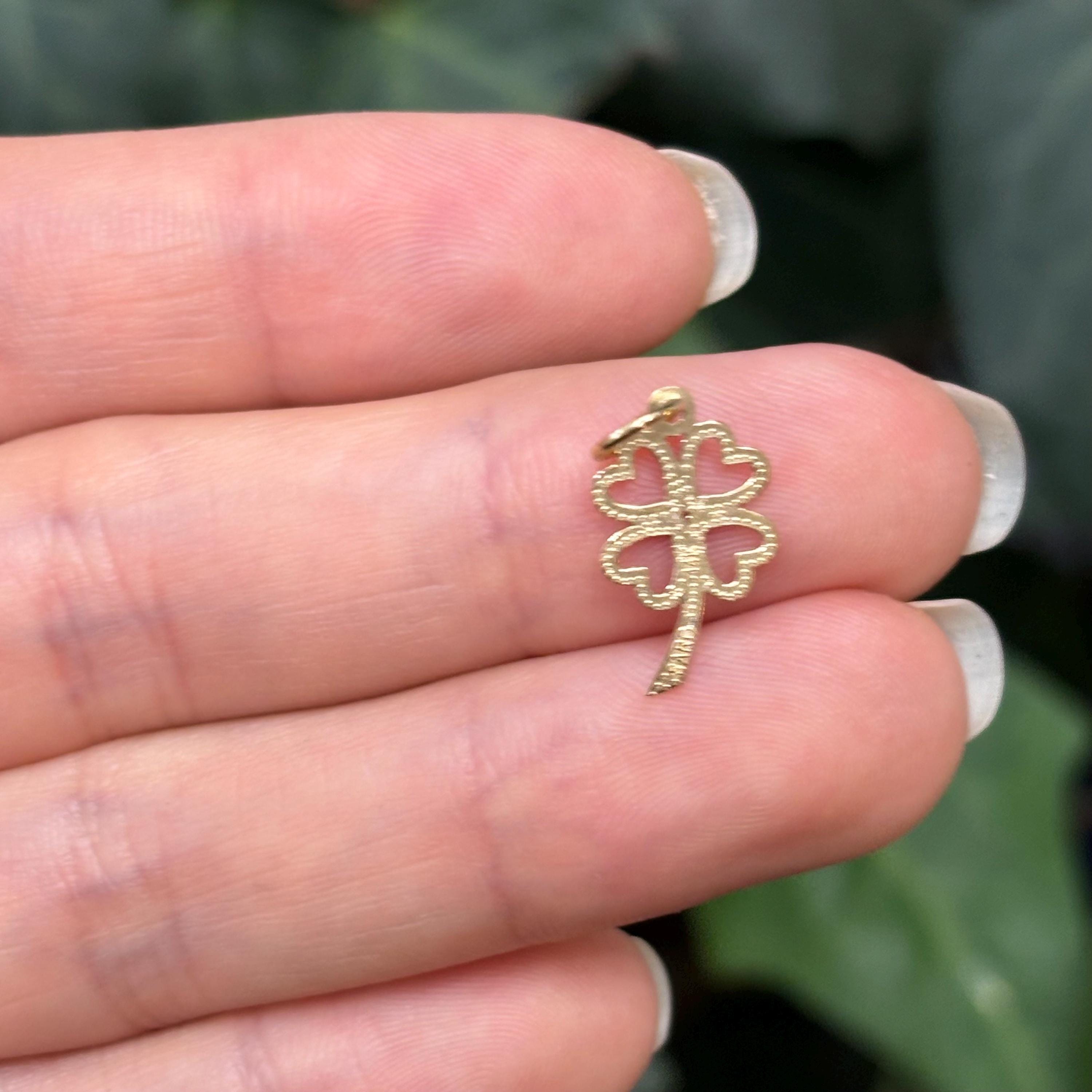 14K Yellow Gold Irish 4 Leaf Clover Shamrock Heart Design Detailed Charm Pendant