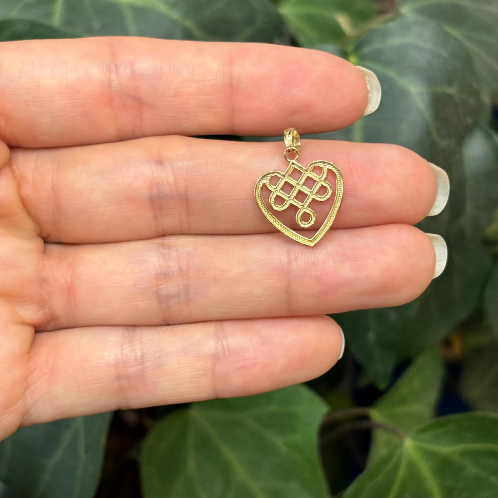 10K Yellow Gold Irish Celtic Trinity Heart Filigree Design Detailed Charm Pendant