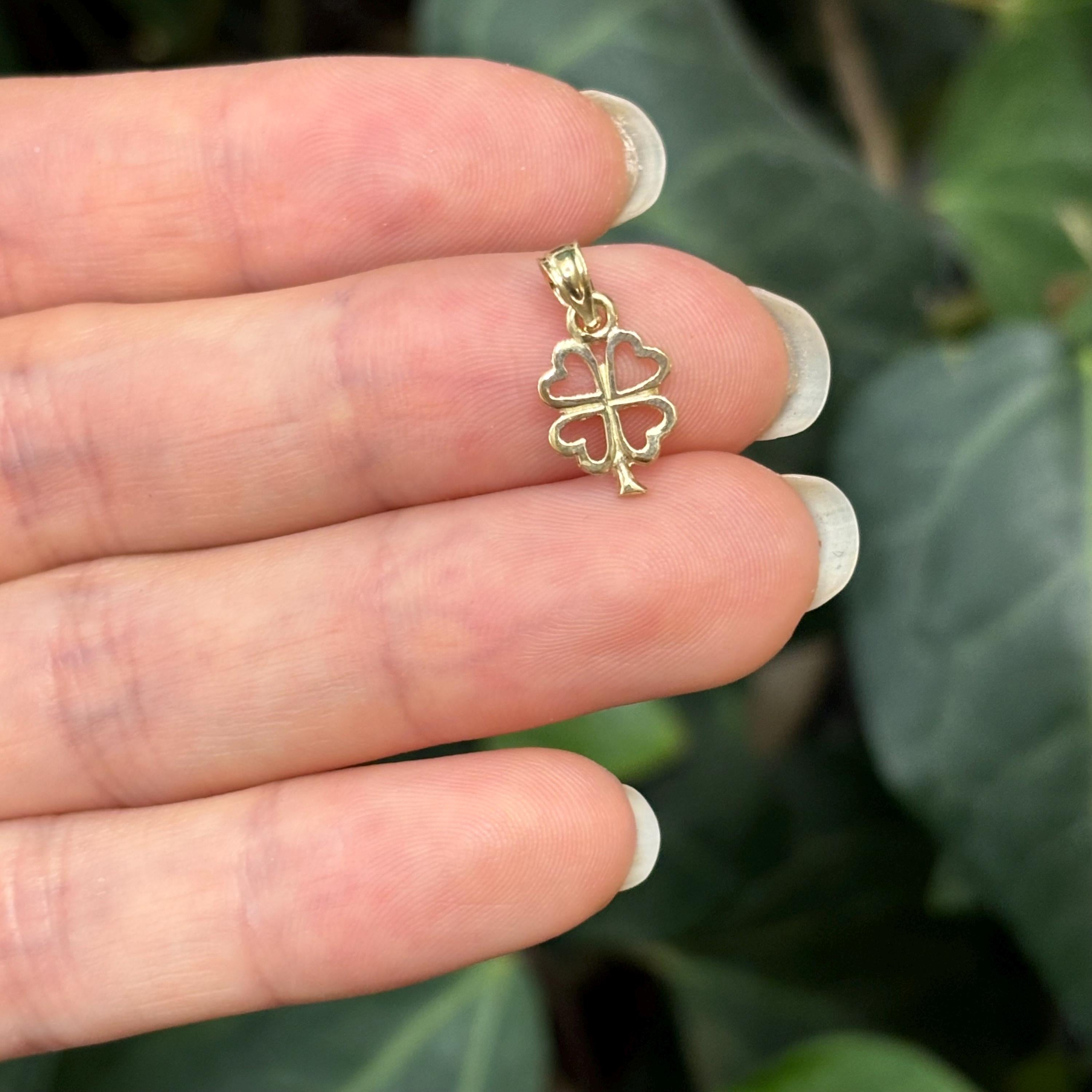 10K Yellow Gold Irish 4 Leaf Clover Shamrock Heart Design Detailed Charm Pendant