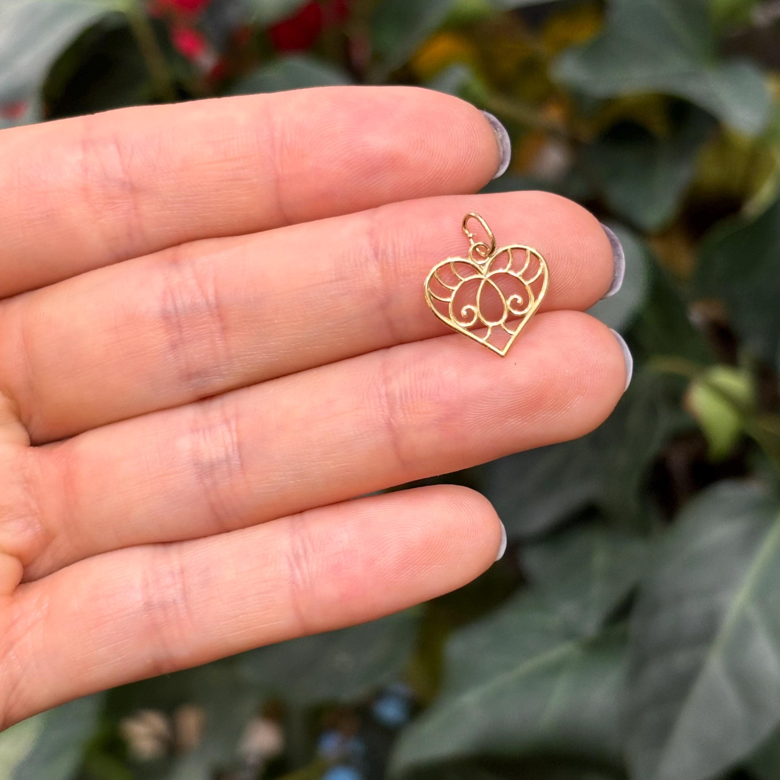 14K Yellow Gold Filigree Heart Design Detailed Charm Pendant