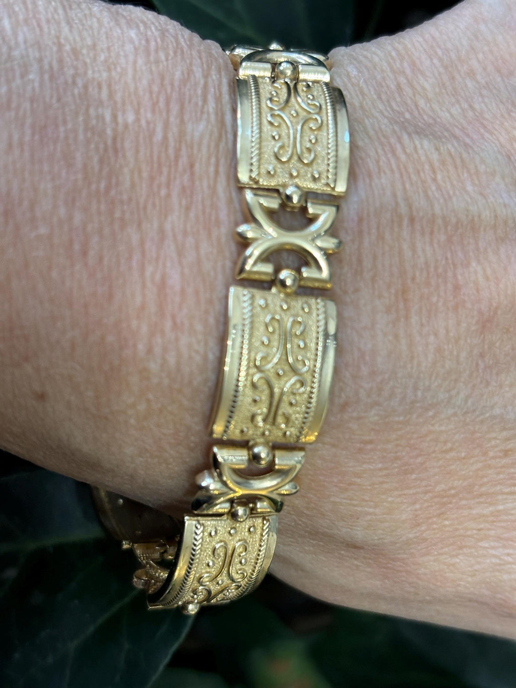 Estate 14KT Yellow Gold Byzantine Fleur de Lis Raised Detailed Etruscan Bracelet