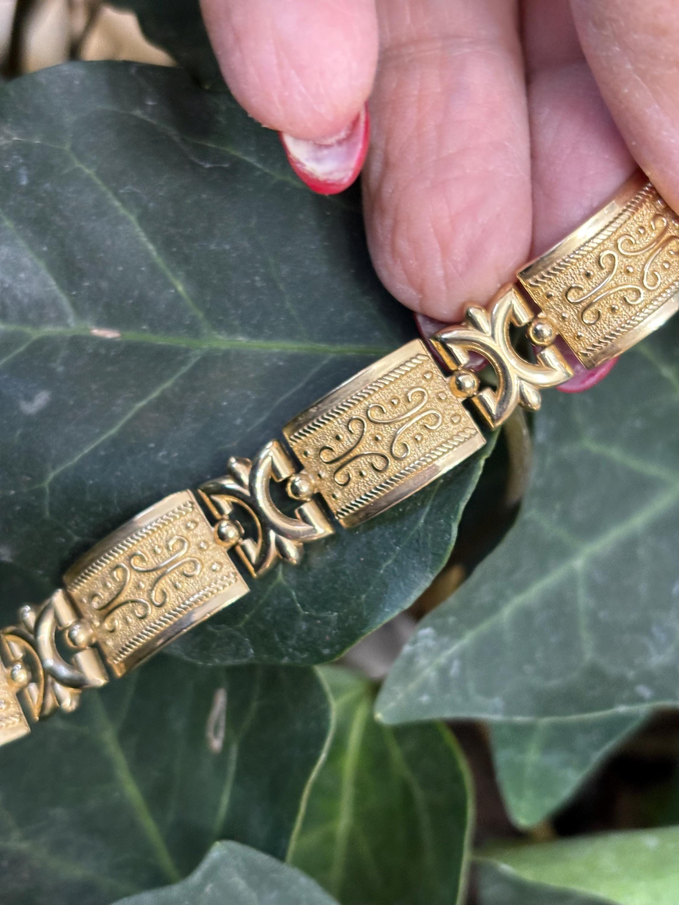 Estate 14KT Yellow Gold Byzantine Fleur de Lis Raised Detailed Etruscan Bracelet