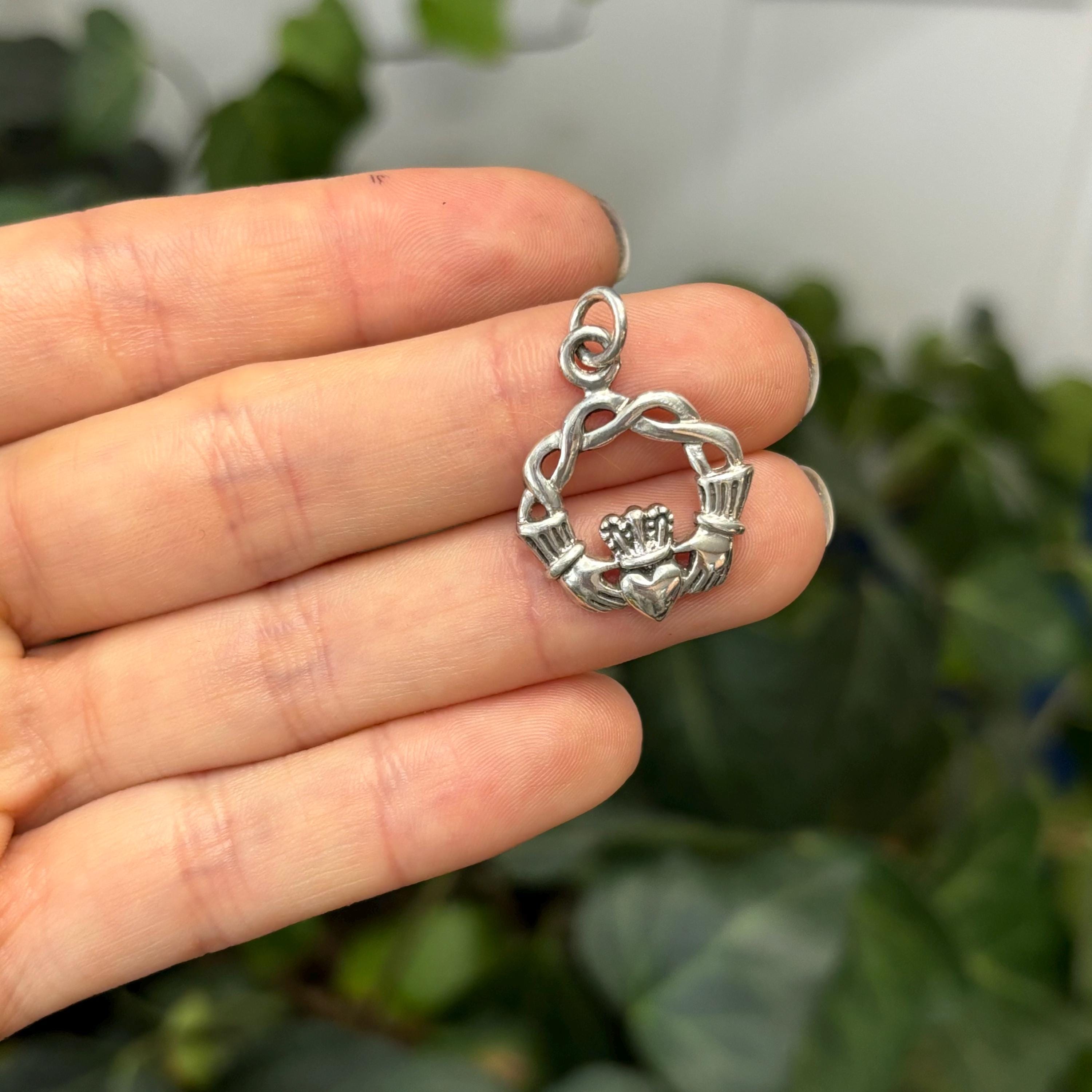 Sterling Silver Celtic Claddagh Circle Charm Pendant 21mm