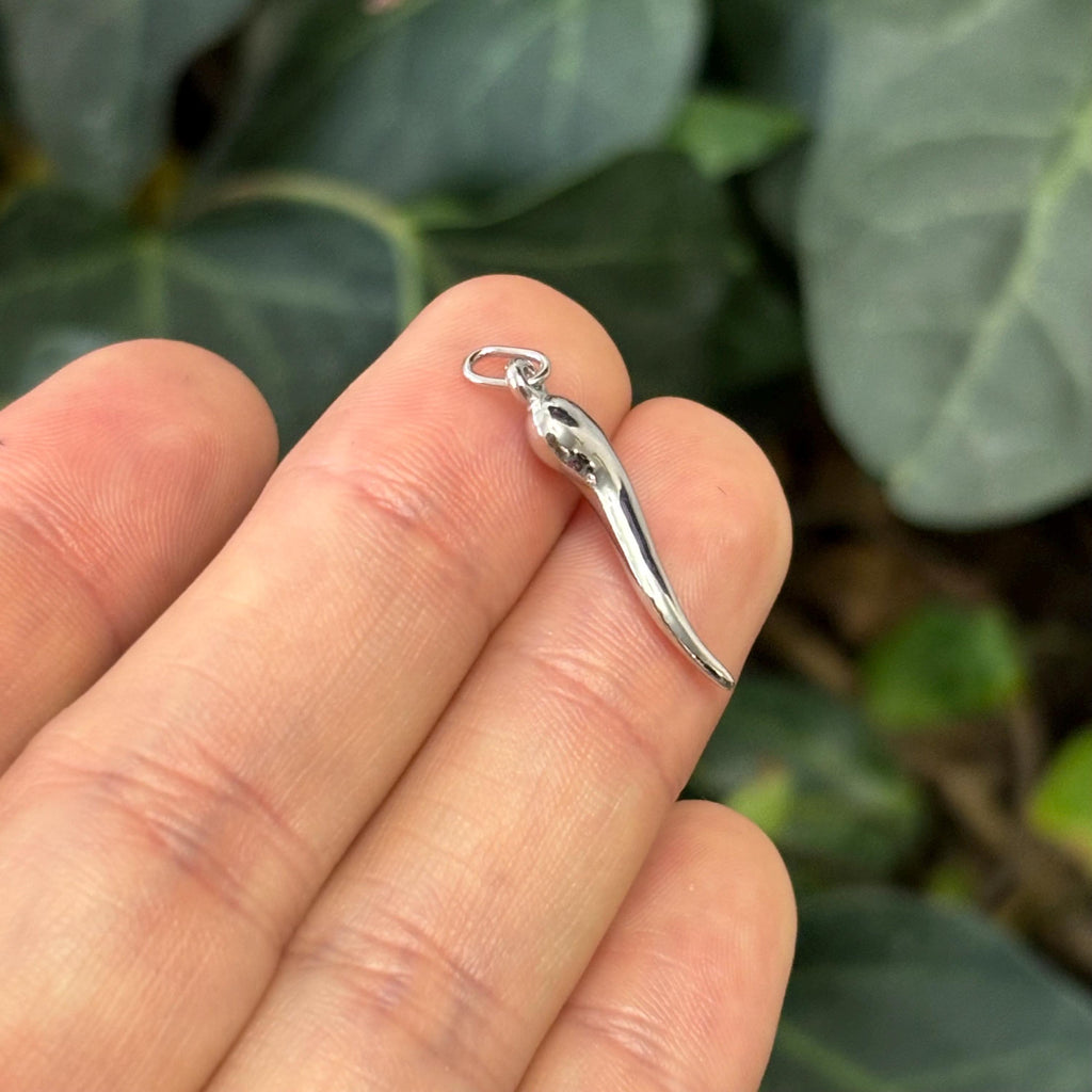 10k White Gold Italian Horn Corno Pendant 21mm