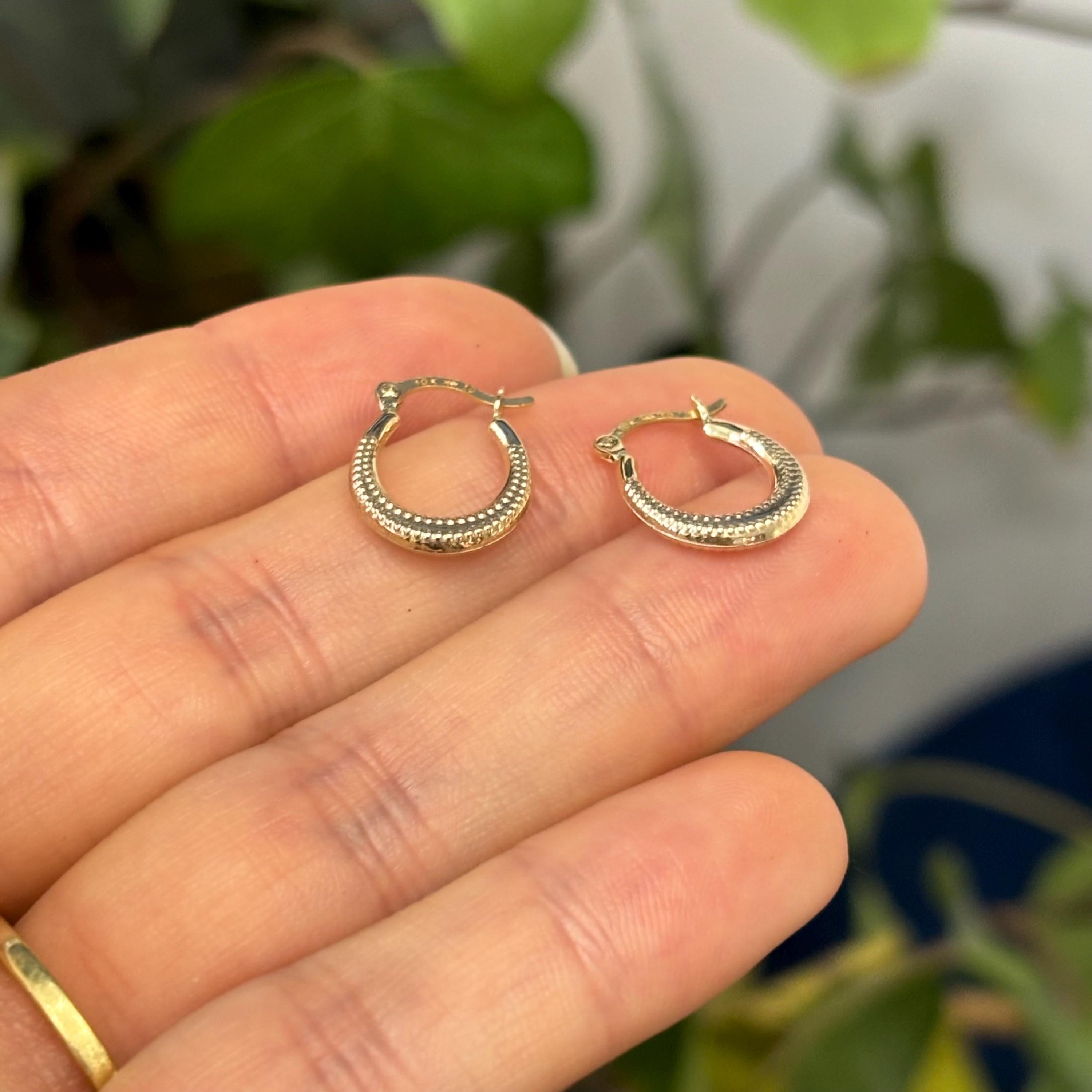 10k Gold Scalloped Round Mini Hoop Earrings
