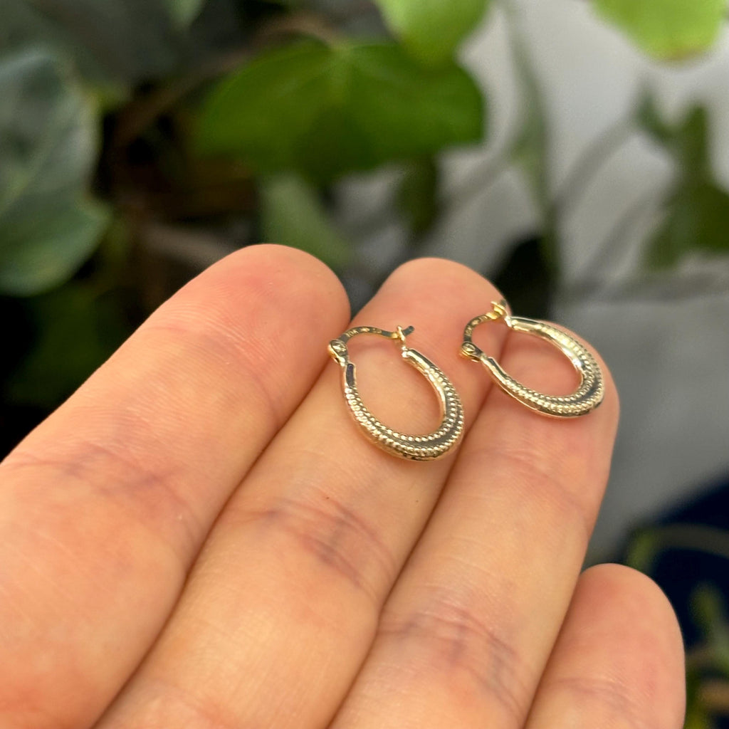 10k Gold Scalloped Round Mini Hoop Earrings