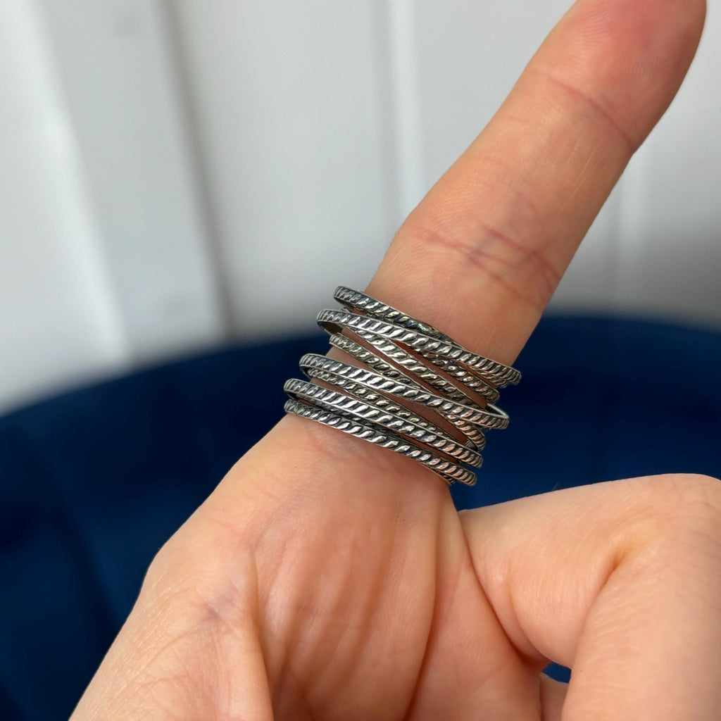 Sterling Silver Antiqued Textured One-Piece Spring Ring