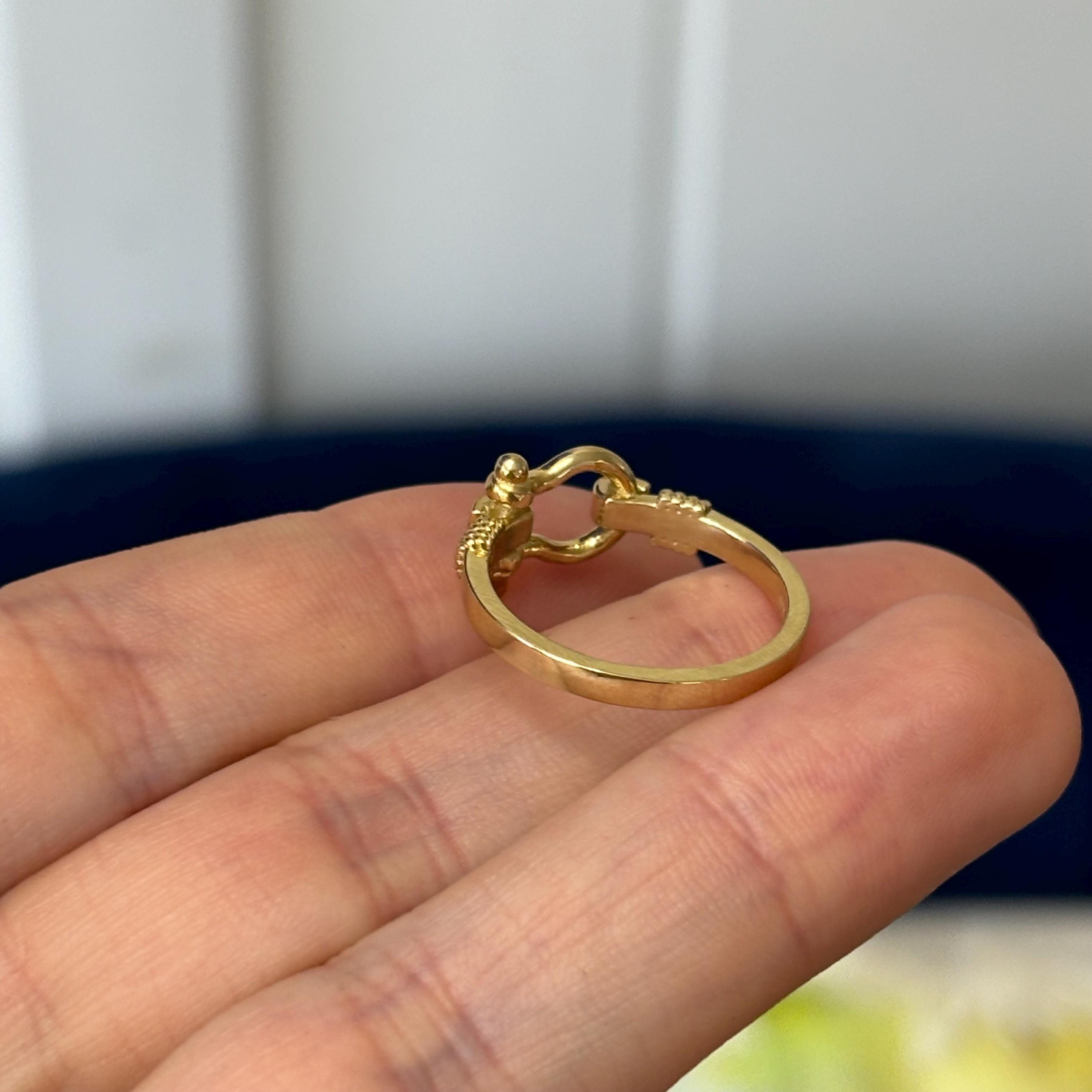 14K Gold Shackle with Rope Edge Ring Yellow gold