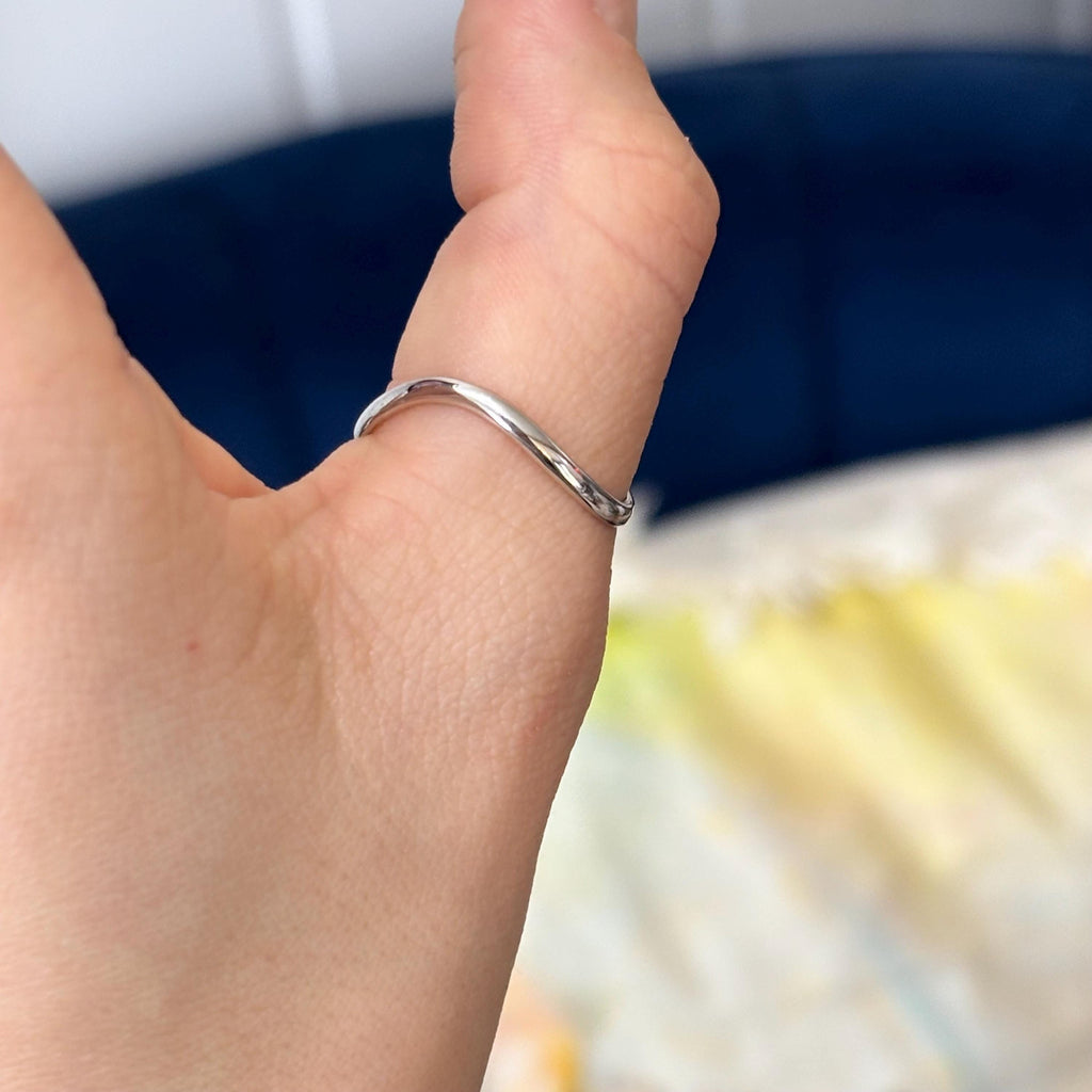 14k White Gold Polished Curved Wave Thumb Ring