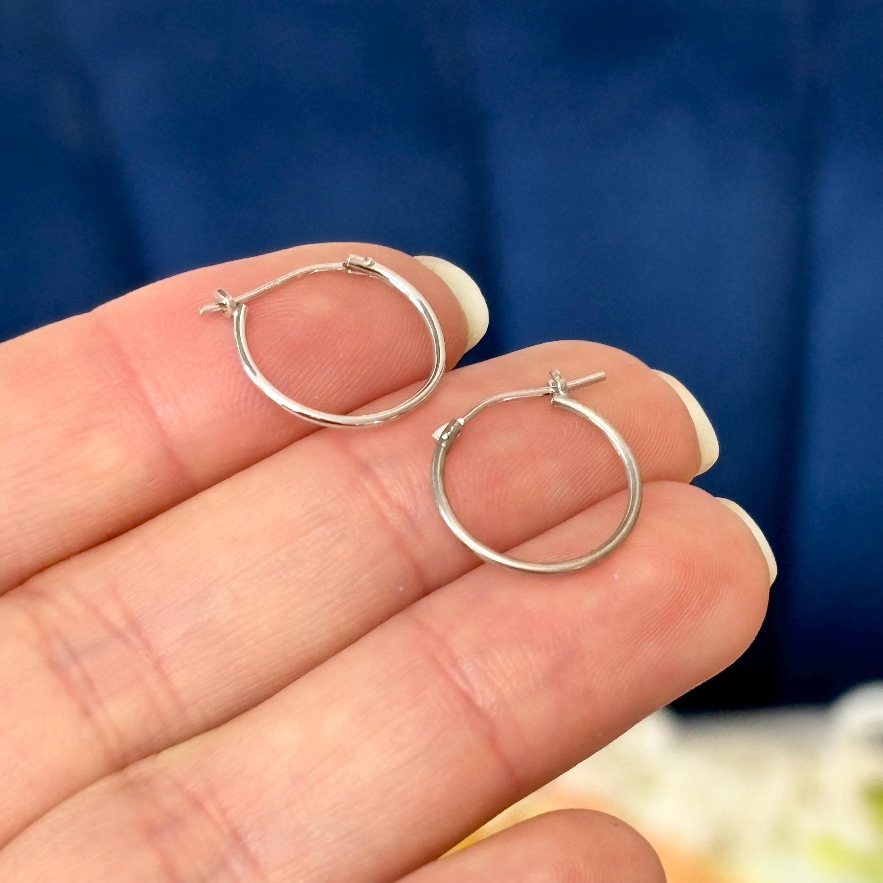 10k White Gold Polished Hoop Earrings