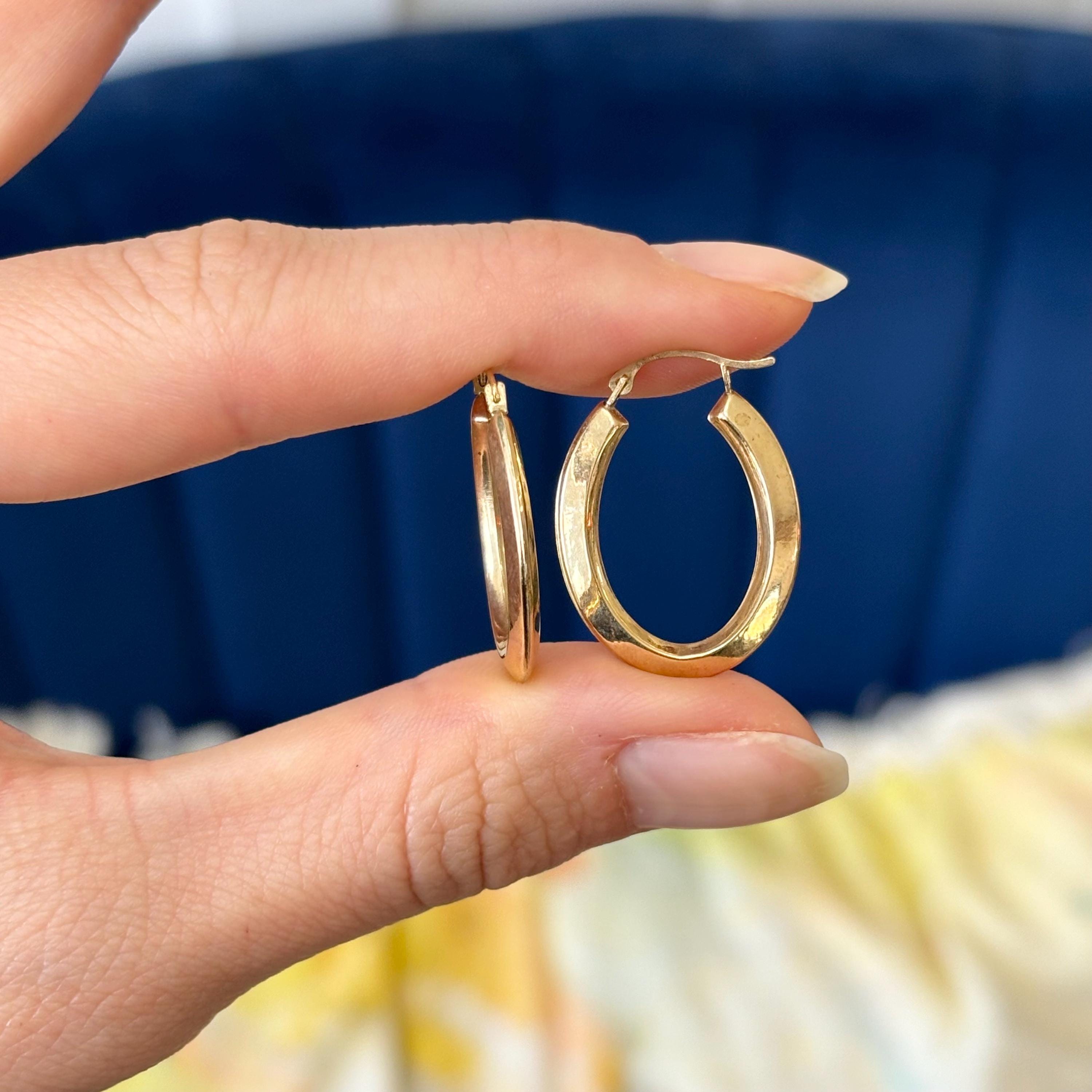 10k Gold Knife-edge Oval Hoop Earrings