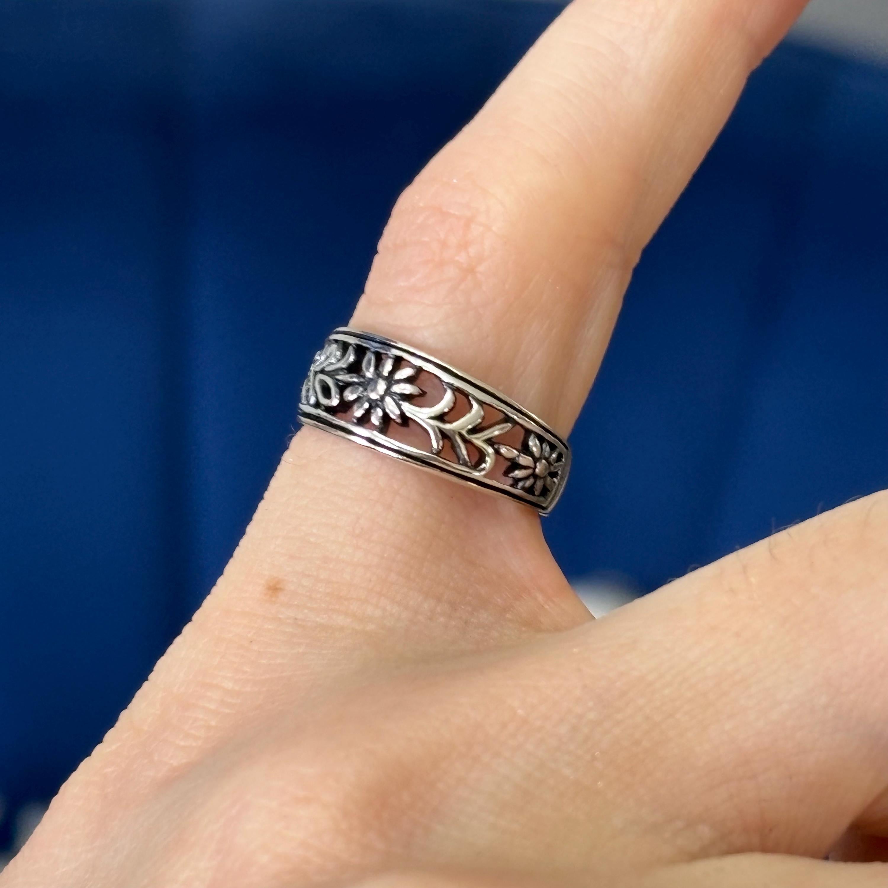 Sterling Silver Antiqued Flower Open-design Tapered Open Band Toe Ring
