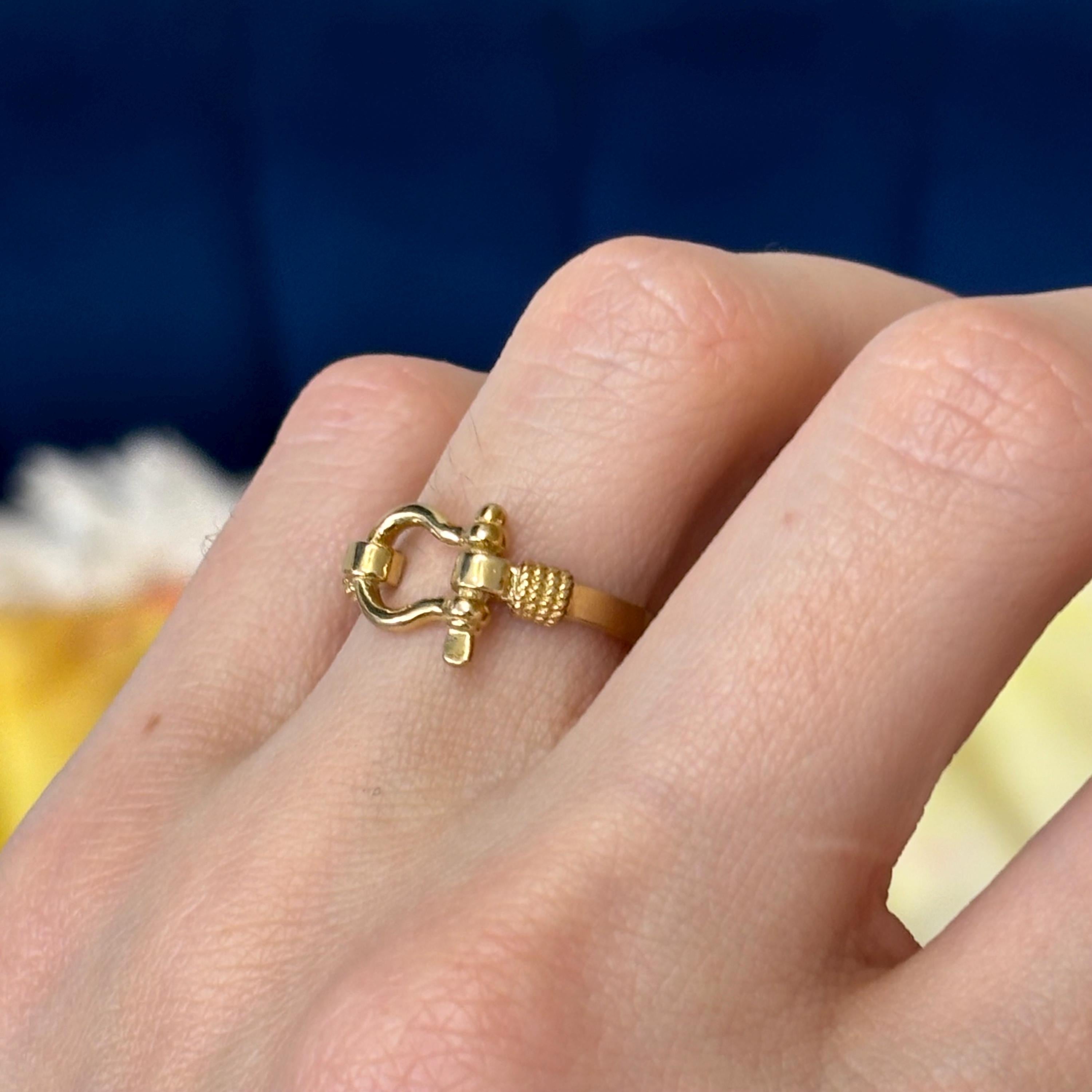 10k Gold Shackle with Rope Edge Ring