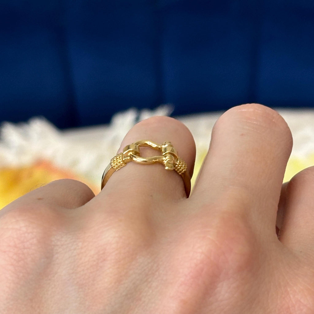 14K Gold Shackle with Rope Edge Ring Yellow gold