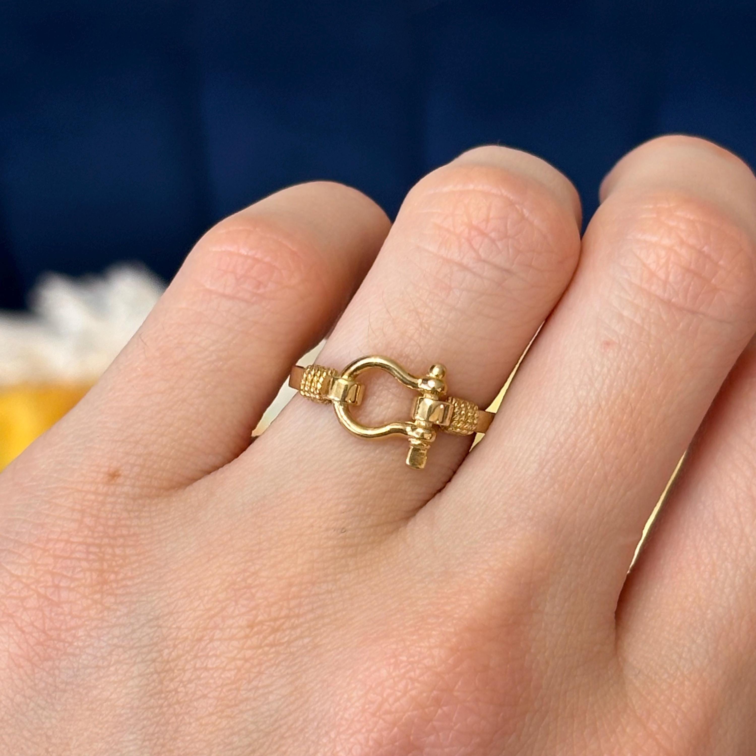 14K Gold Shackle with Rope Edge Ring Yellow gold