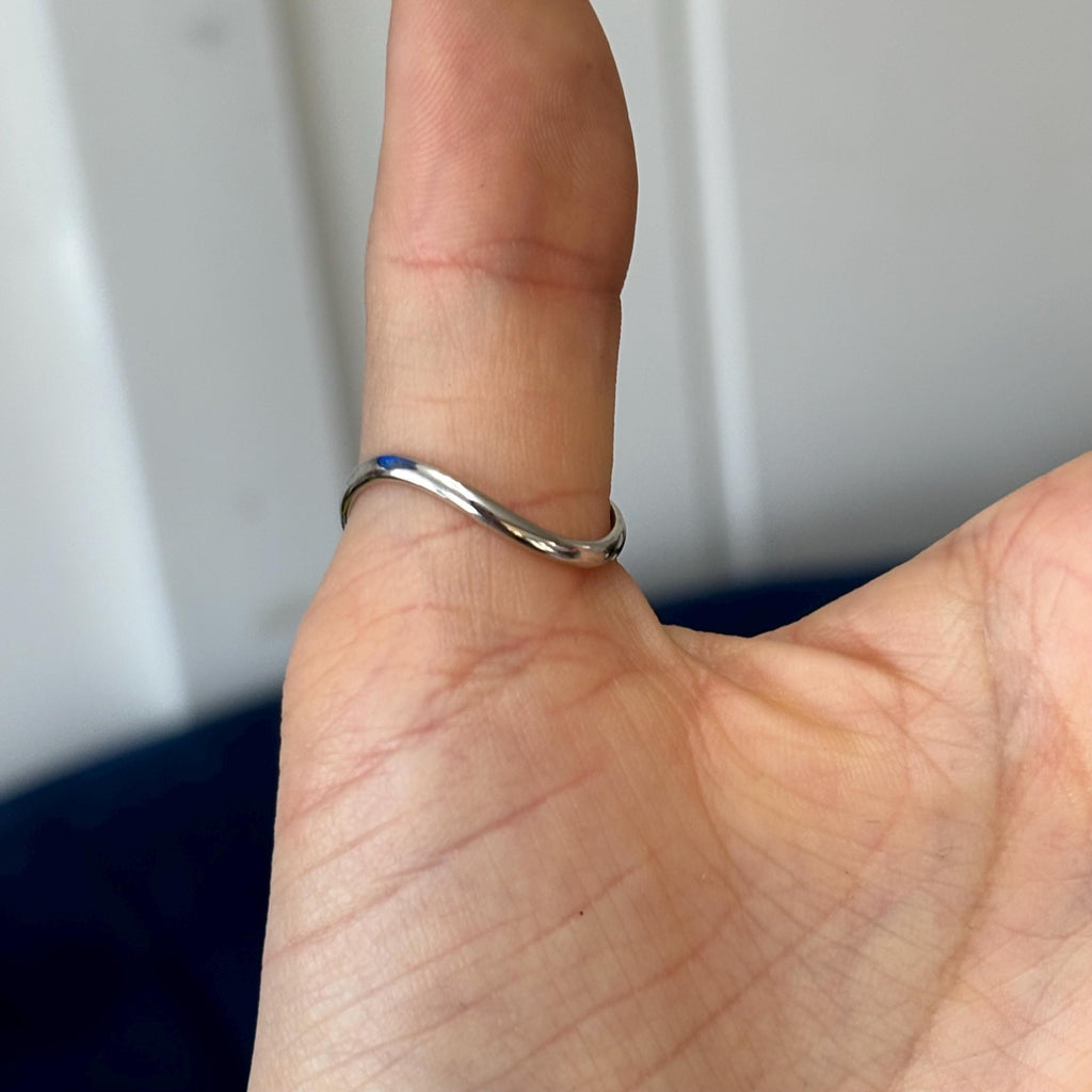 14k White Gold Polished Curved Wave Thumb Ring