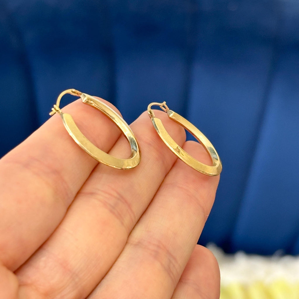10k Gold Knife-edge Oval Hoop Earrings