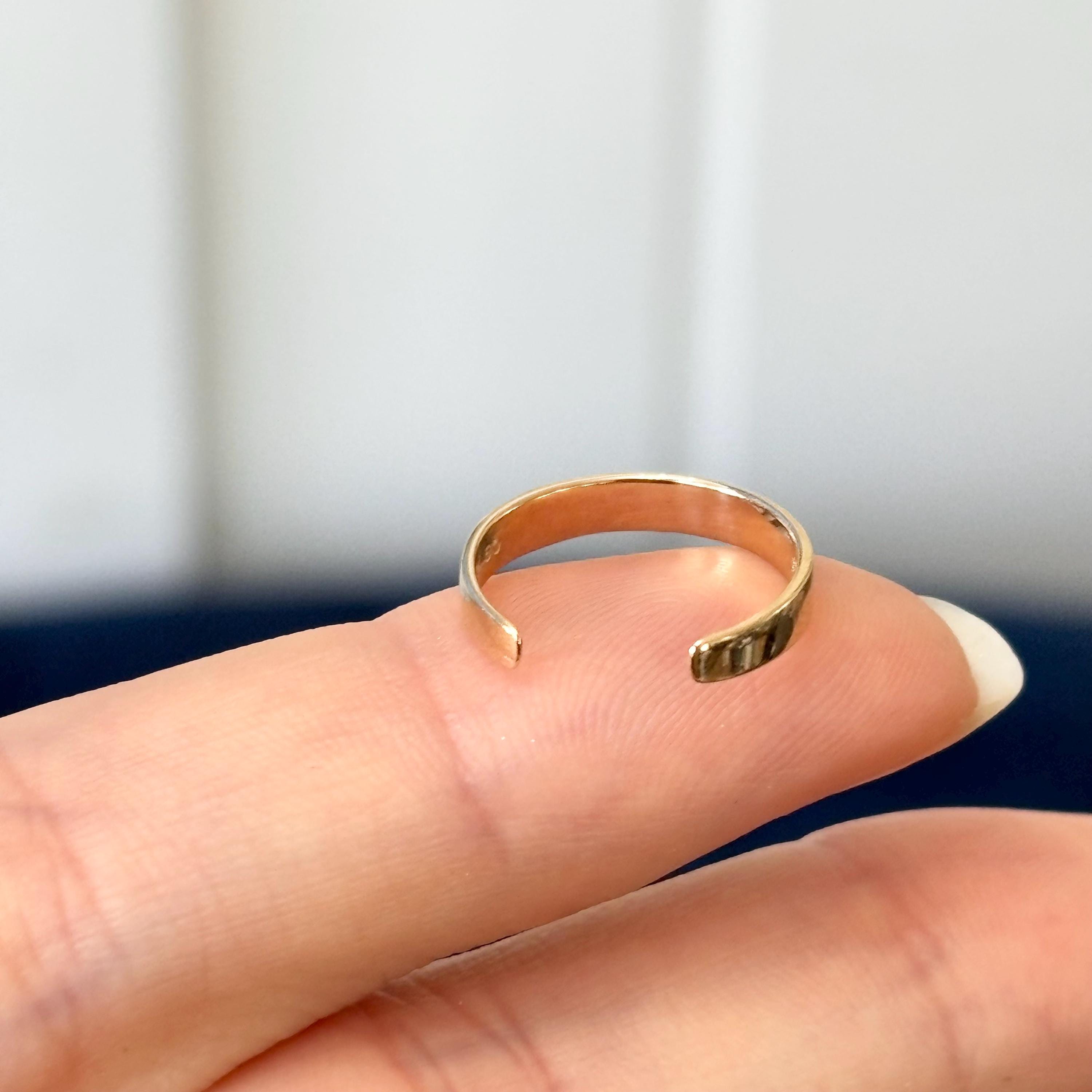 14k Gold  Adjustable Smooth Polished Band Toe Ring