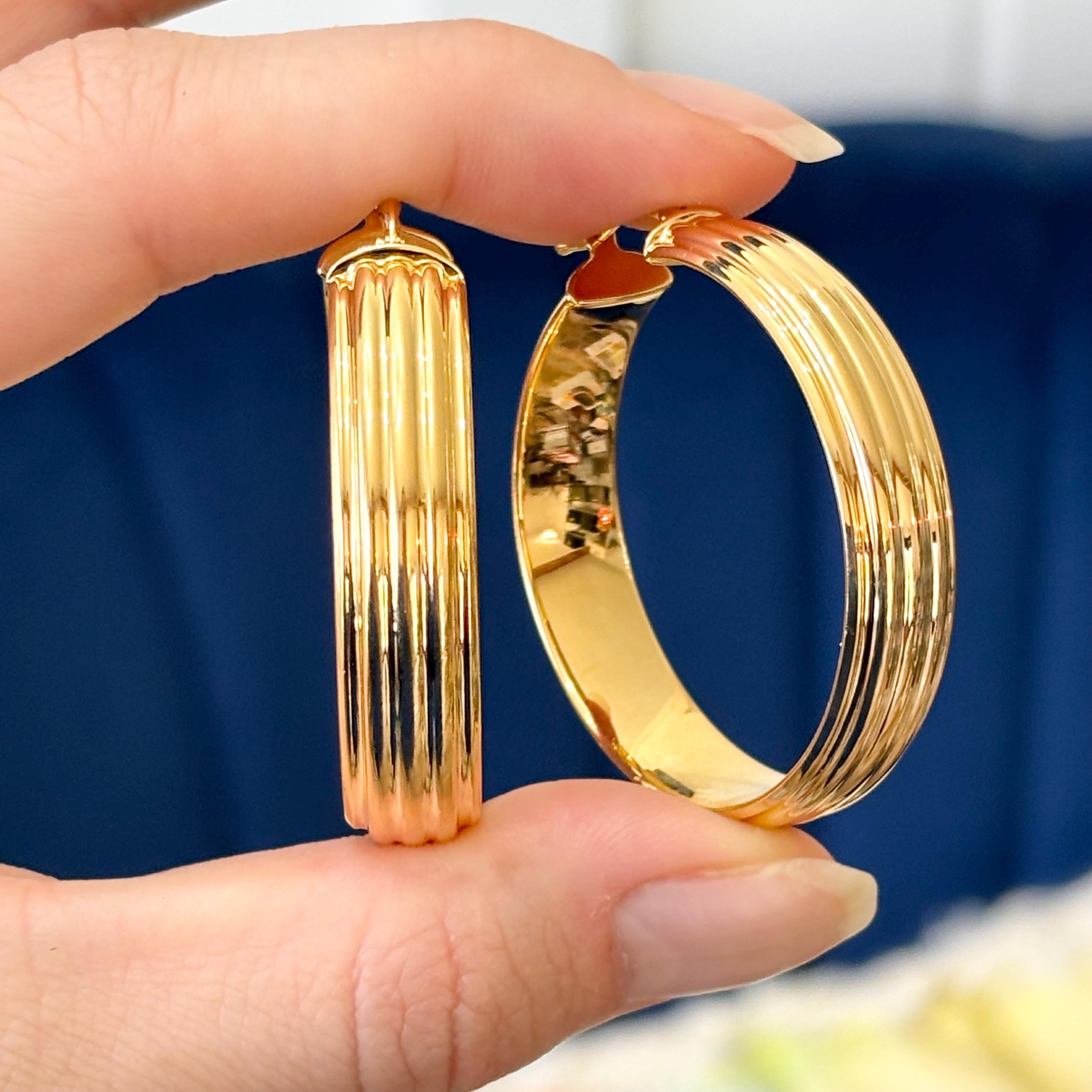 Bronze Yellow Polished Stripe-textured Round Hoop Earrings