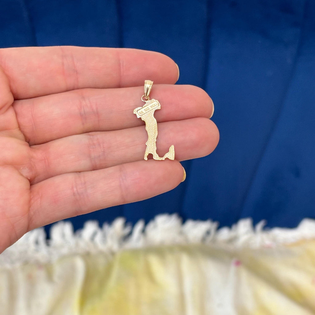 14k Gold Italian Border Map of Italy  Pendant