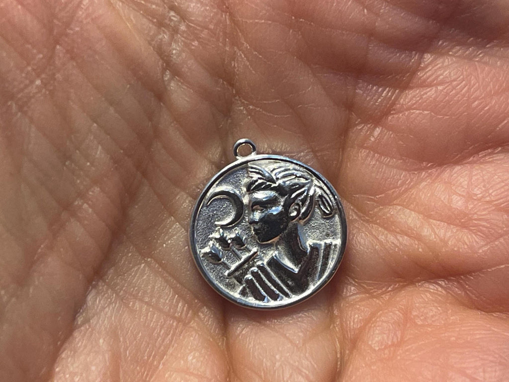 Sterling Silver 16.8x14.9 mm Artemis Round Pendant Dangle
